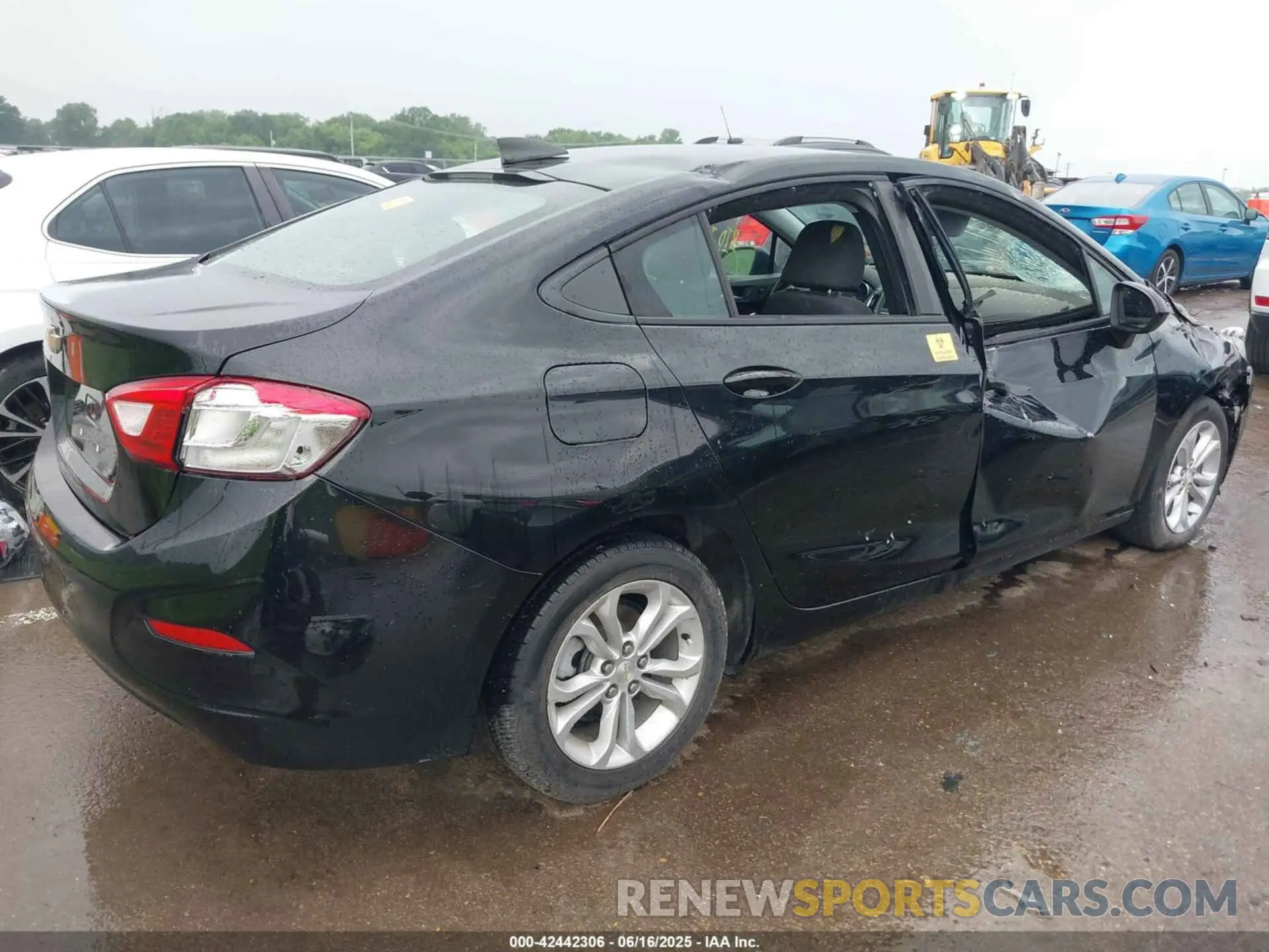 4 fotografías del automóvil dañado 1G1BC5SM1K7130885 CHEVROLET CRUZE 2019