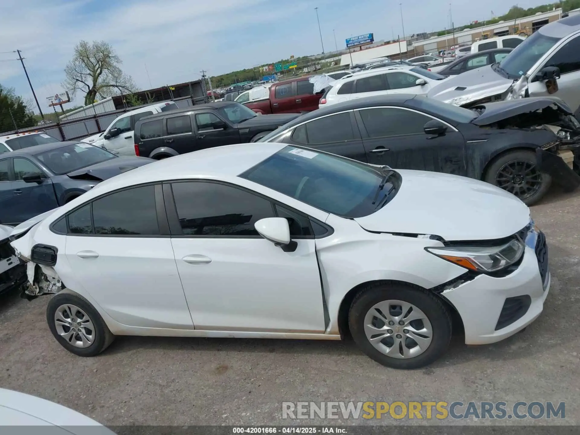 13 fotografías del automóvil dañado 1G1BC5SM2K7100598 CHEVROLET CRUZE 2019