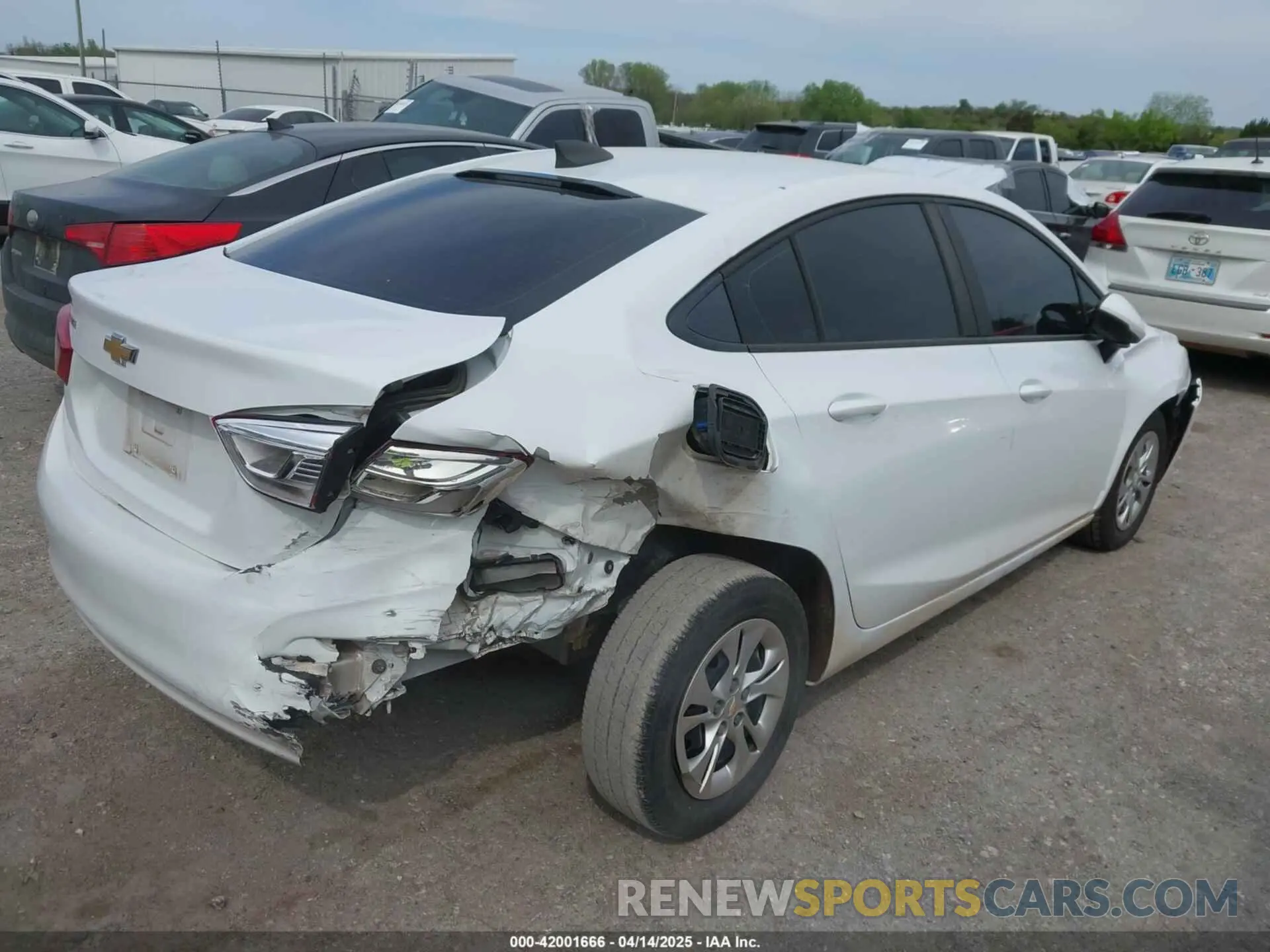 4 fotografías del automóvil dañado 1G1BC5SM2K7100598 CHEVROLET CRUZE 2019