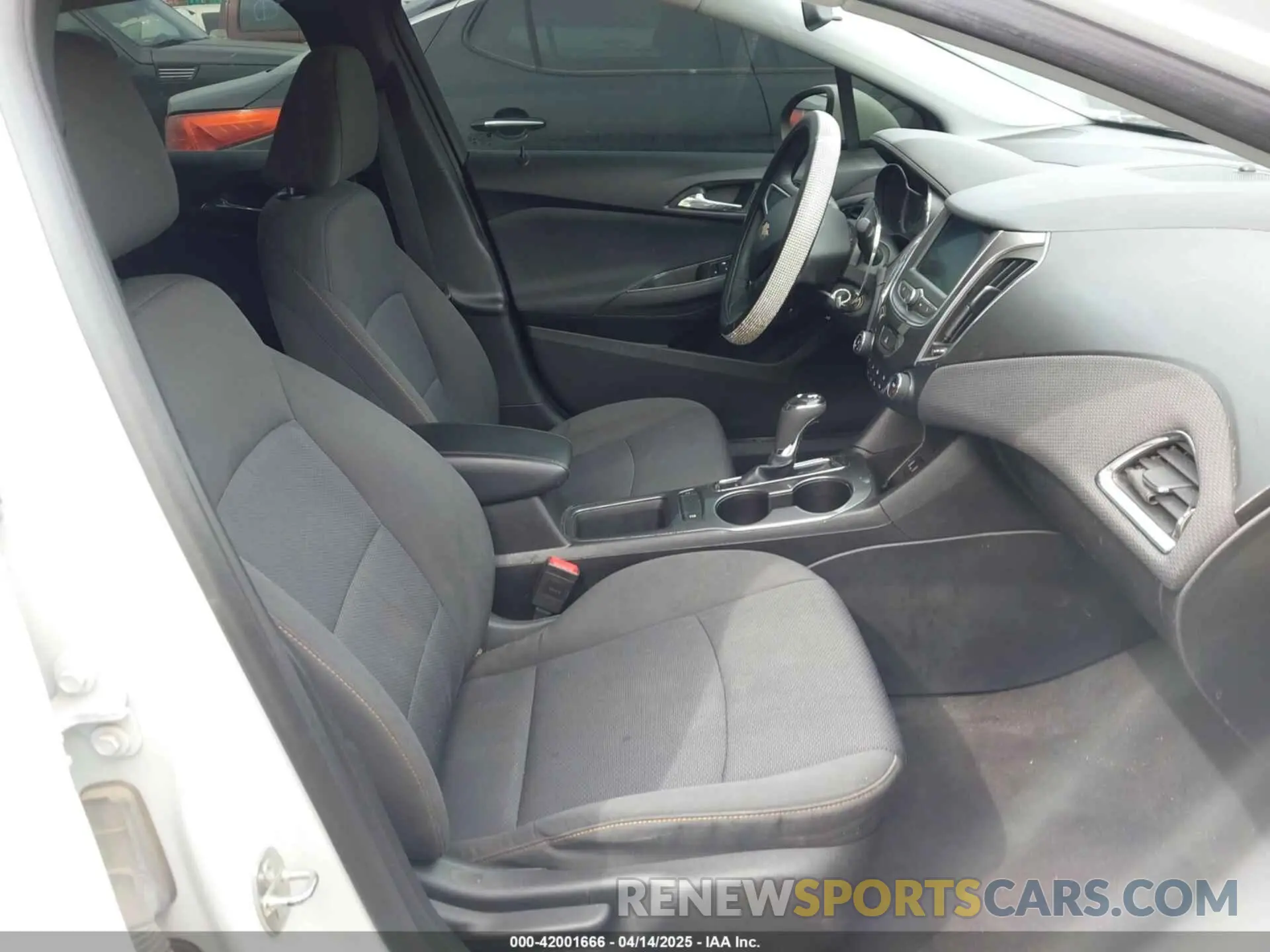 5 fotografías del automóvil dañado 1G1BC5SM2K7100598 CHEVROLET CRUZE 2019