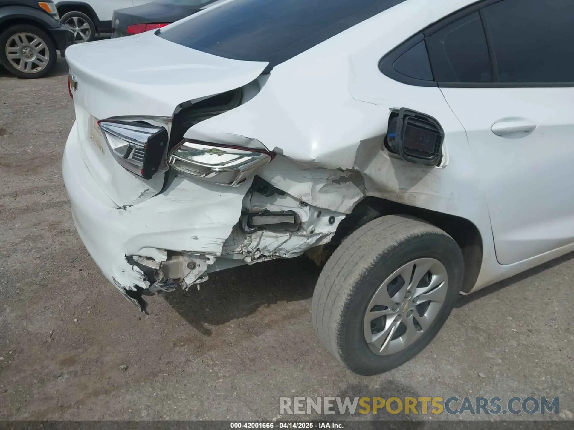 6 fotografías del automóvil dañado 1G1BC5SM2K7100598 CHEVROLET CRUZE 2019