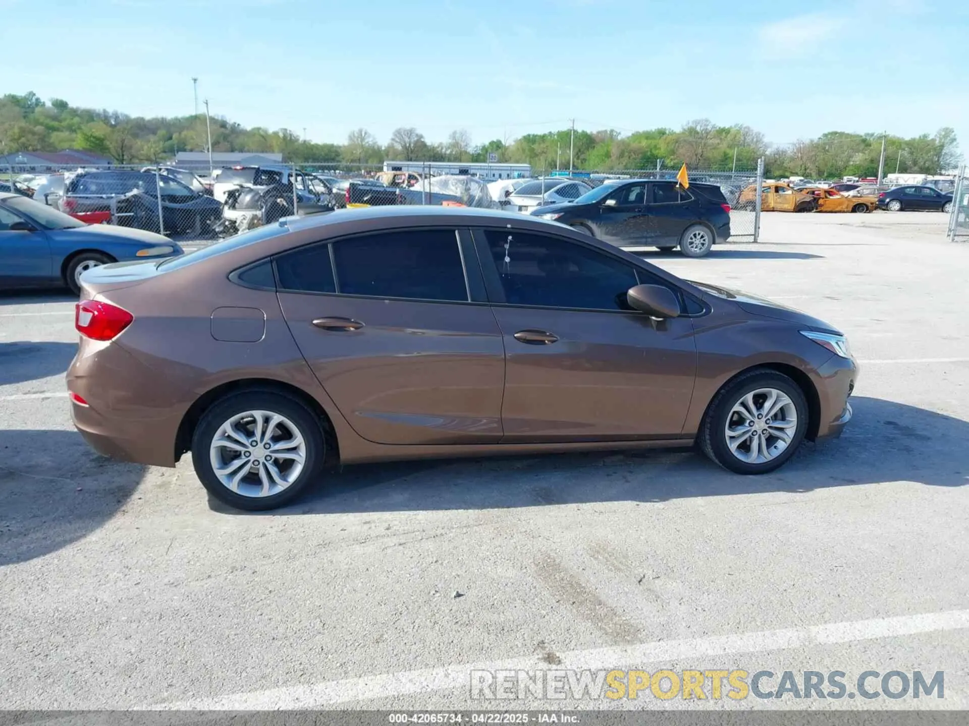 13 fotografías del automóvil dañado 1G1BC5SM2K7121922 CHEVROLET CRUZE 2019