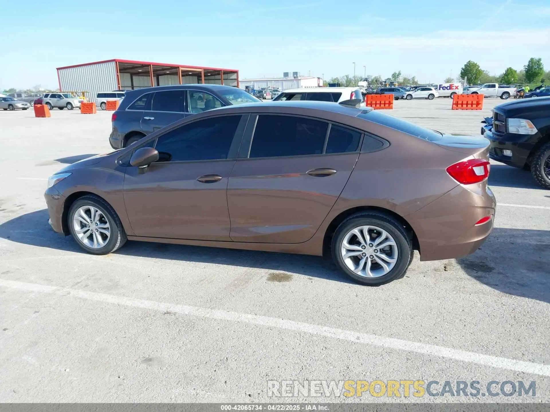 14 fotografías del automóvil dañado 1G1BC5SM2K7121922 CHEVROLET CRUZE 2019