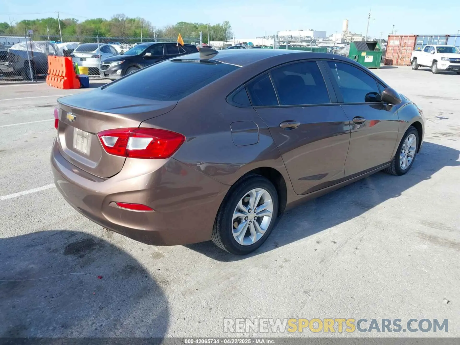4 fotografías del automóvil dañado 1G1BC5SM2K7121922 CHEVROLET CRUZE 2019