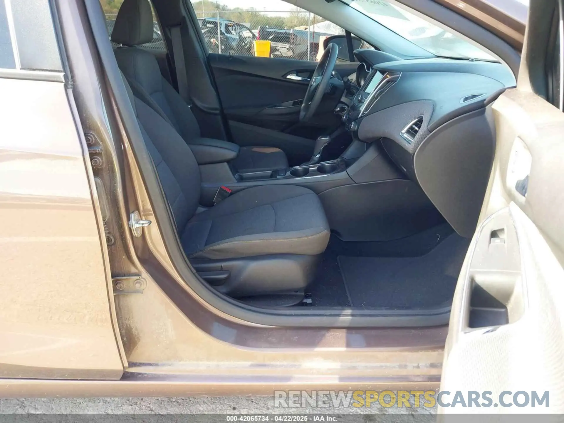 5 fotografías del automóvil dañado 1G1BC5SM2K7121922 CHEVROLET CRUZE 2019