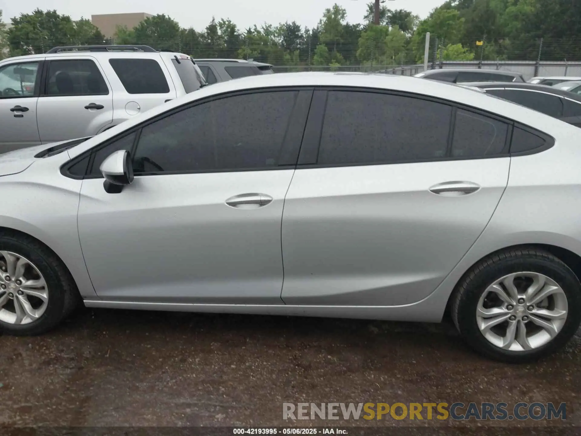 14 fotografías del automóvil dañado 1G1BC5SM2K7148943 CHEVROLET CRUZE 2019