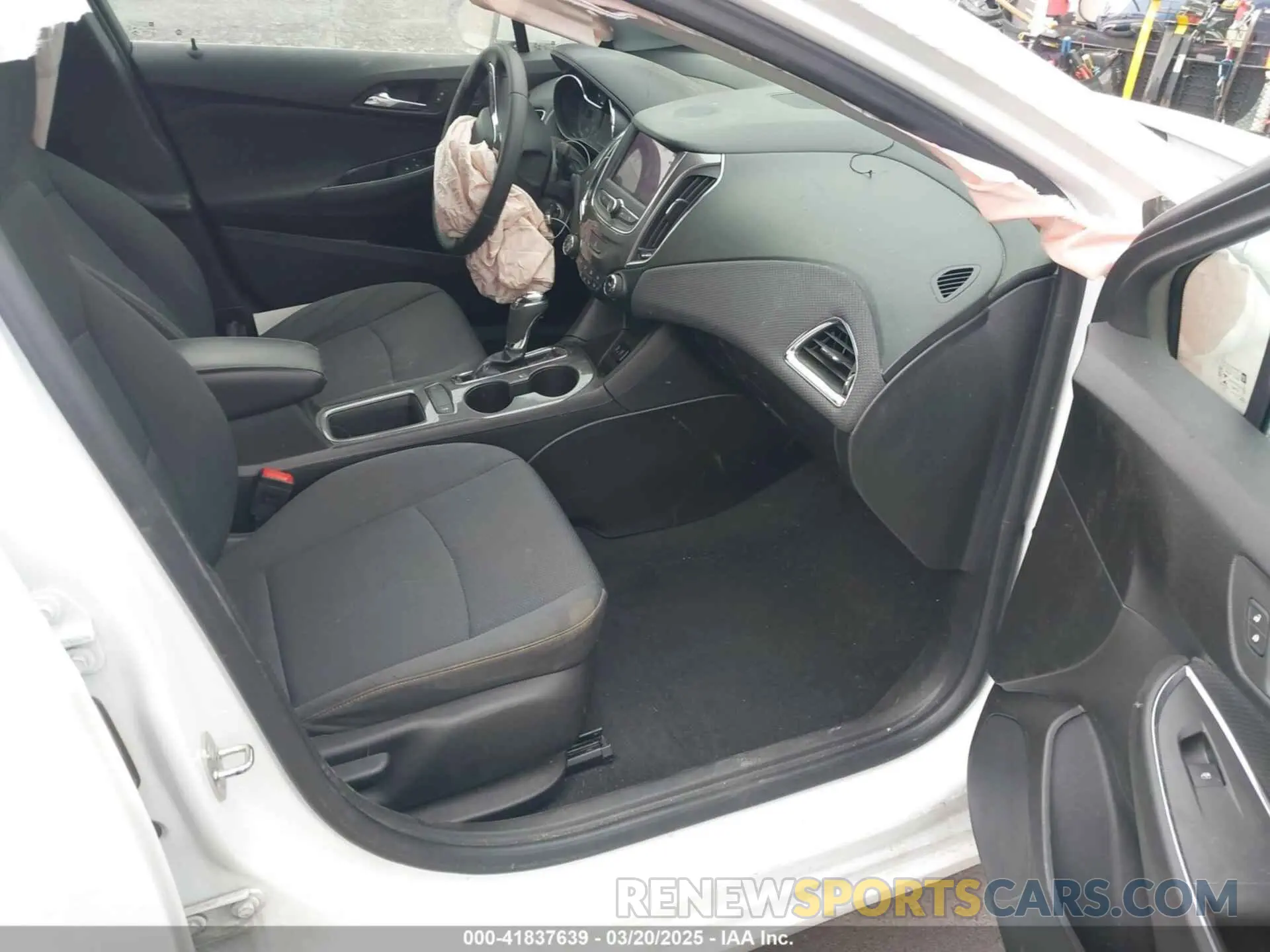 5 fotografías del automóvil dañado 1G1BC5SM3K7153066 CHEVROLET CRUZE 2019