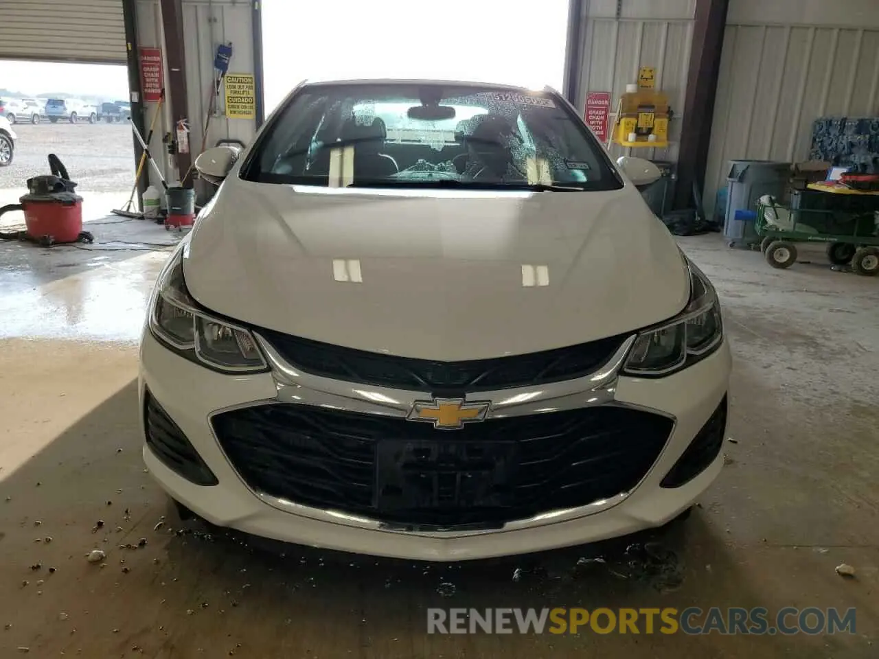 5 fotografías del automóvil dañado 1G1BC5SM4K7153299 CHEVROLET CRUZE 2019