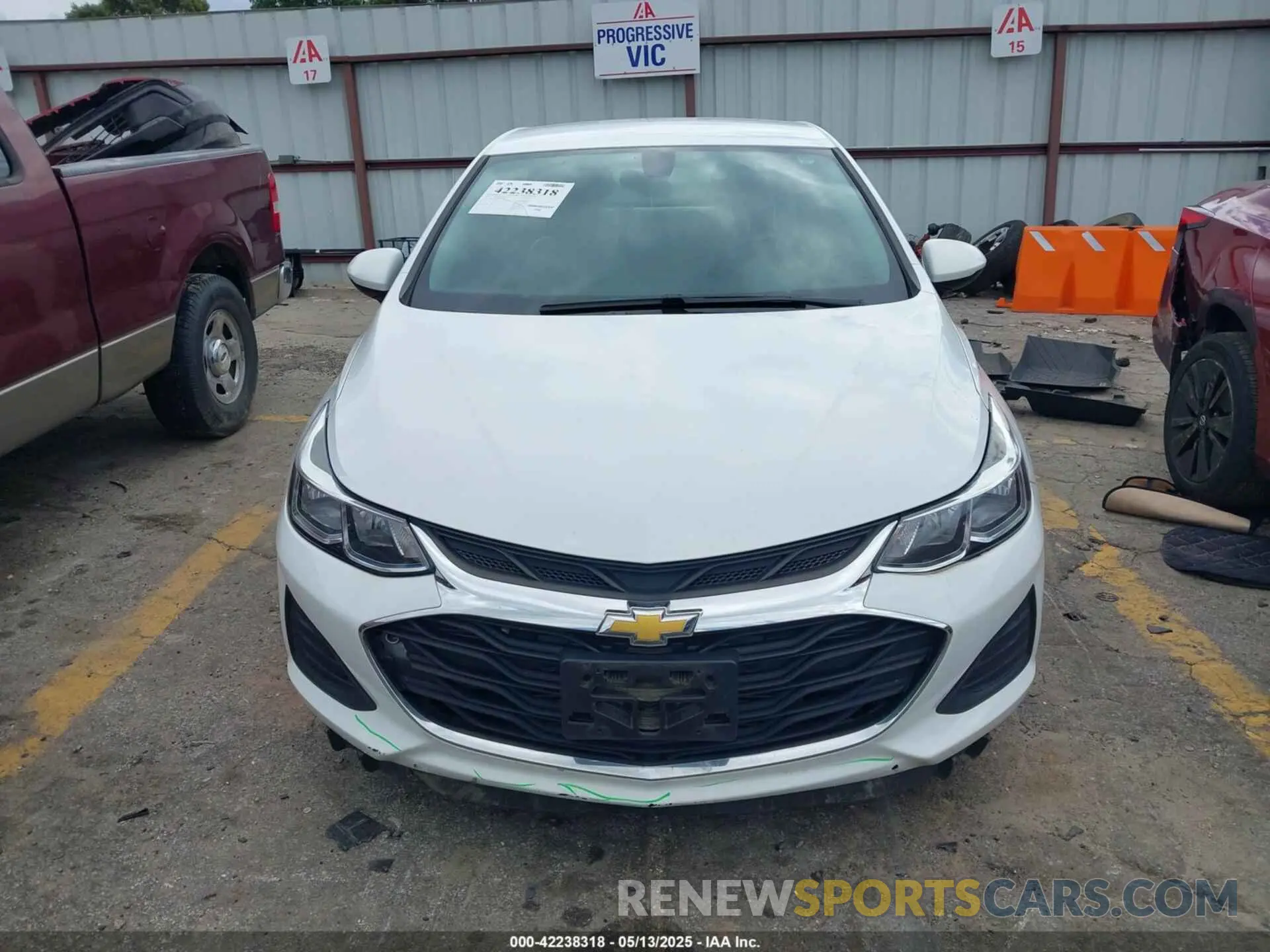 12 fotografías del automóvil dañado 1G1BC5SM5K7149861 CHEVROLET CRUZE 2019