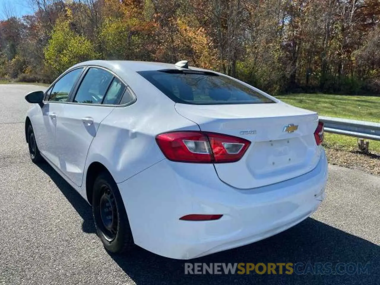 3 fotografías del automóvil dañado 1G1BC5SM6K7101351 CHEVROLET CRUZE 2019