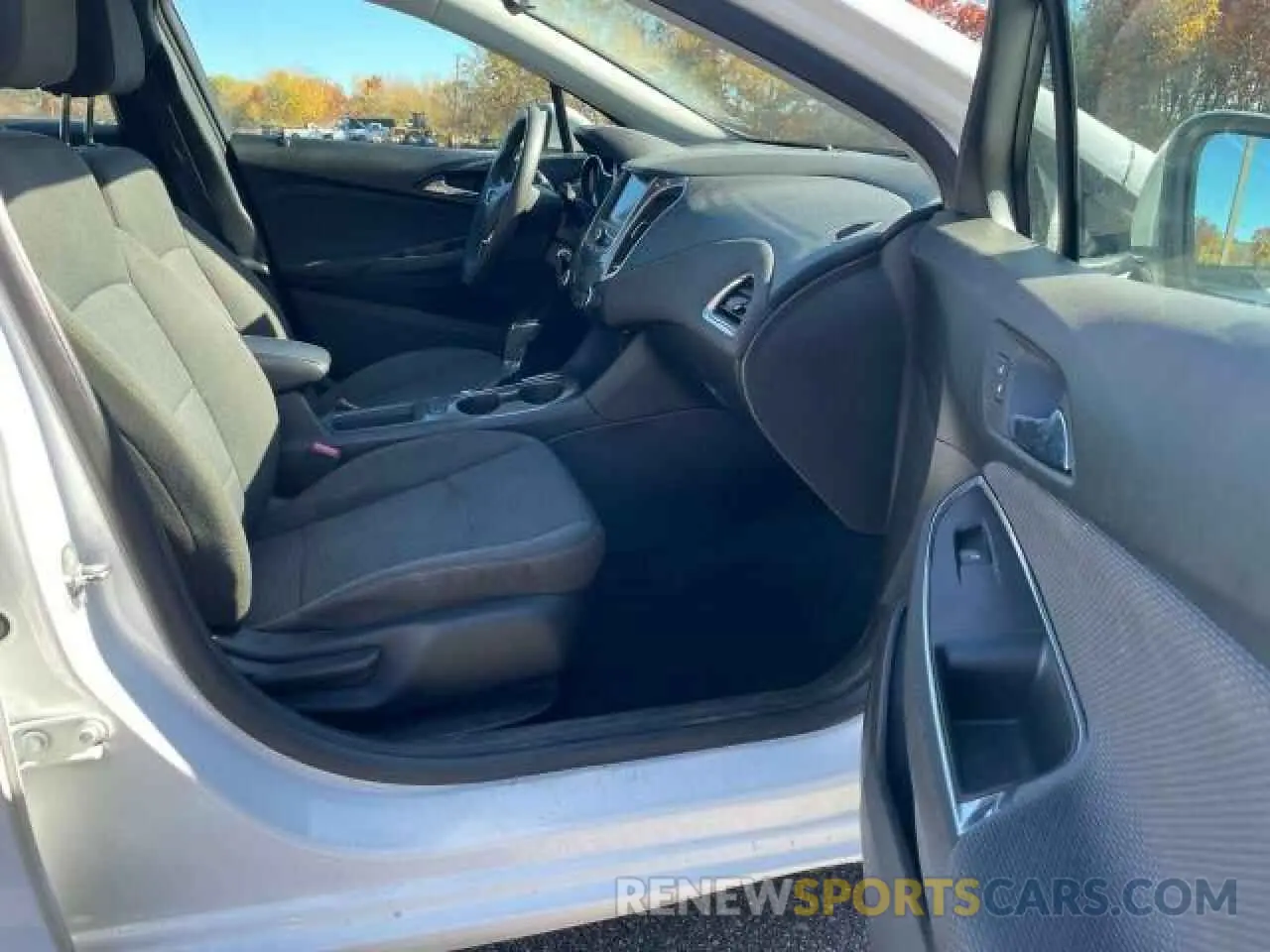 5 fotografías del automóvil dañado 1G1BC5SM6K7101351 CHEVROLET CRUZE 2019