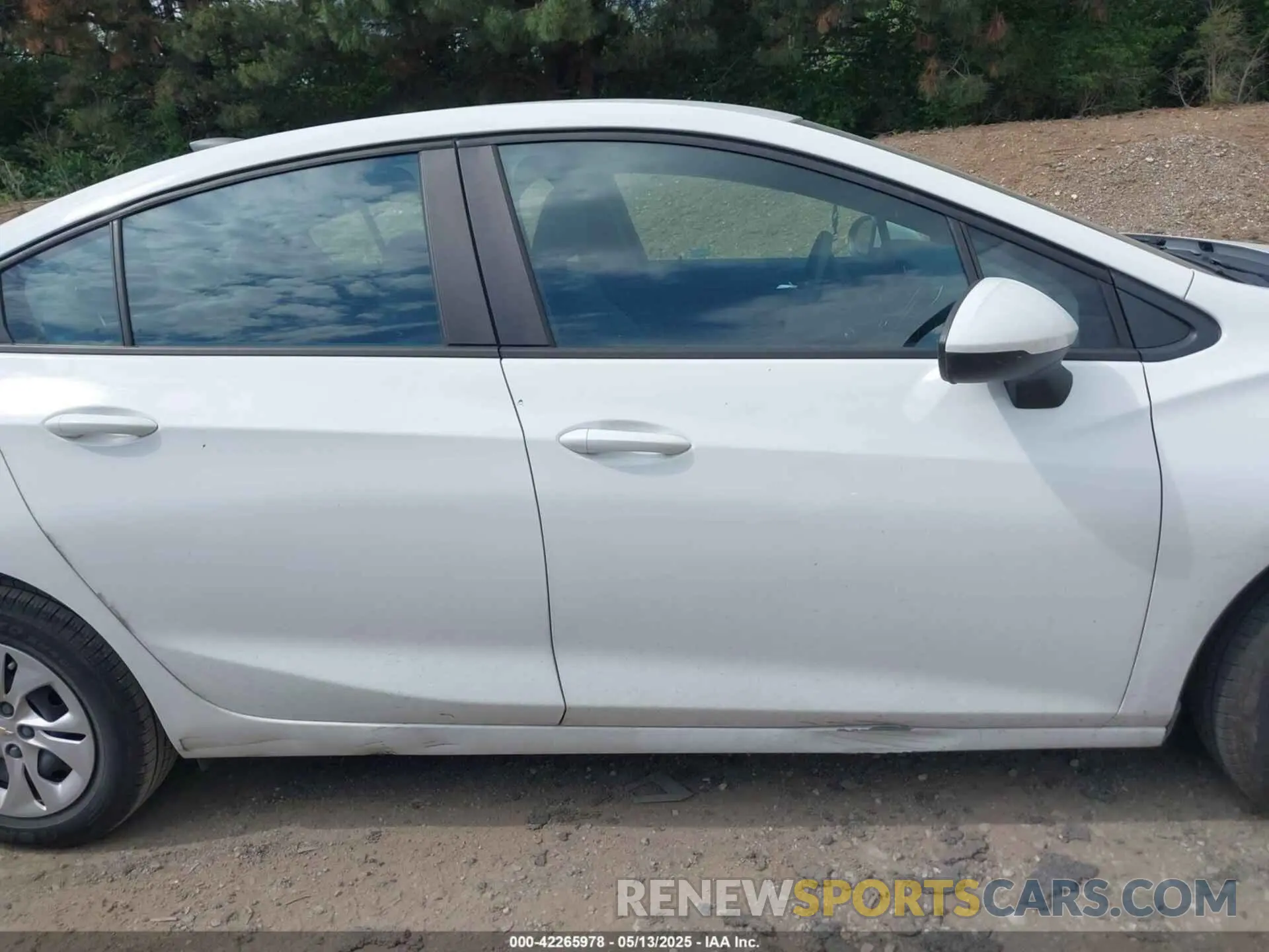 14 fotografías del automóvil dañado 1G1BC5SM6K7127626 CHEVROLET CRUZE 2019