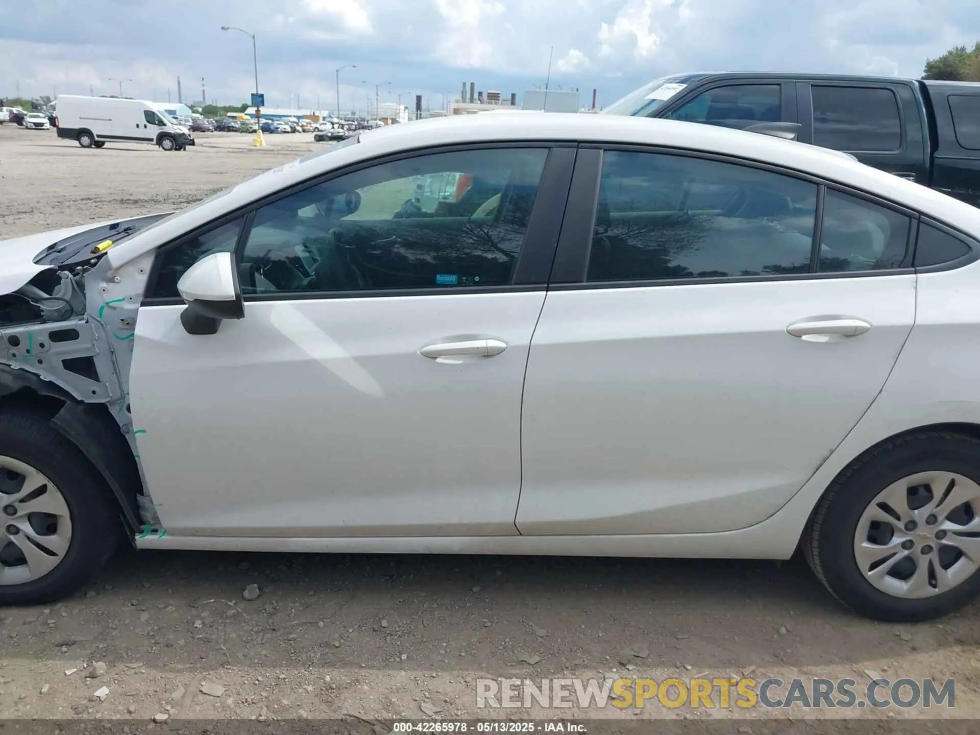 15 fotografías del automóvil dañado 1G1BC5SM6K7127626 CHEVROLET CRUZE 2019