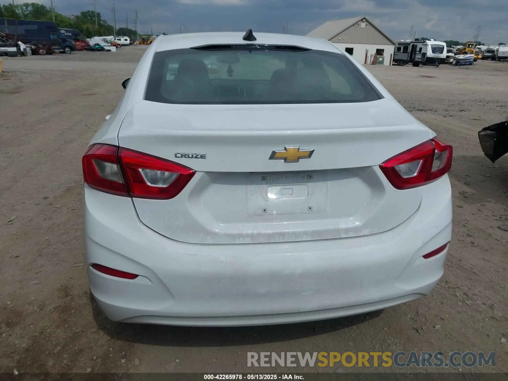 17 fotografías del automóvil dañado 1G1BC5SM6K7127626 CHEVROLET CRUZE 2019