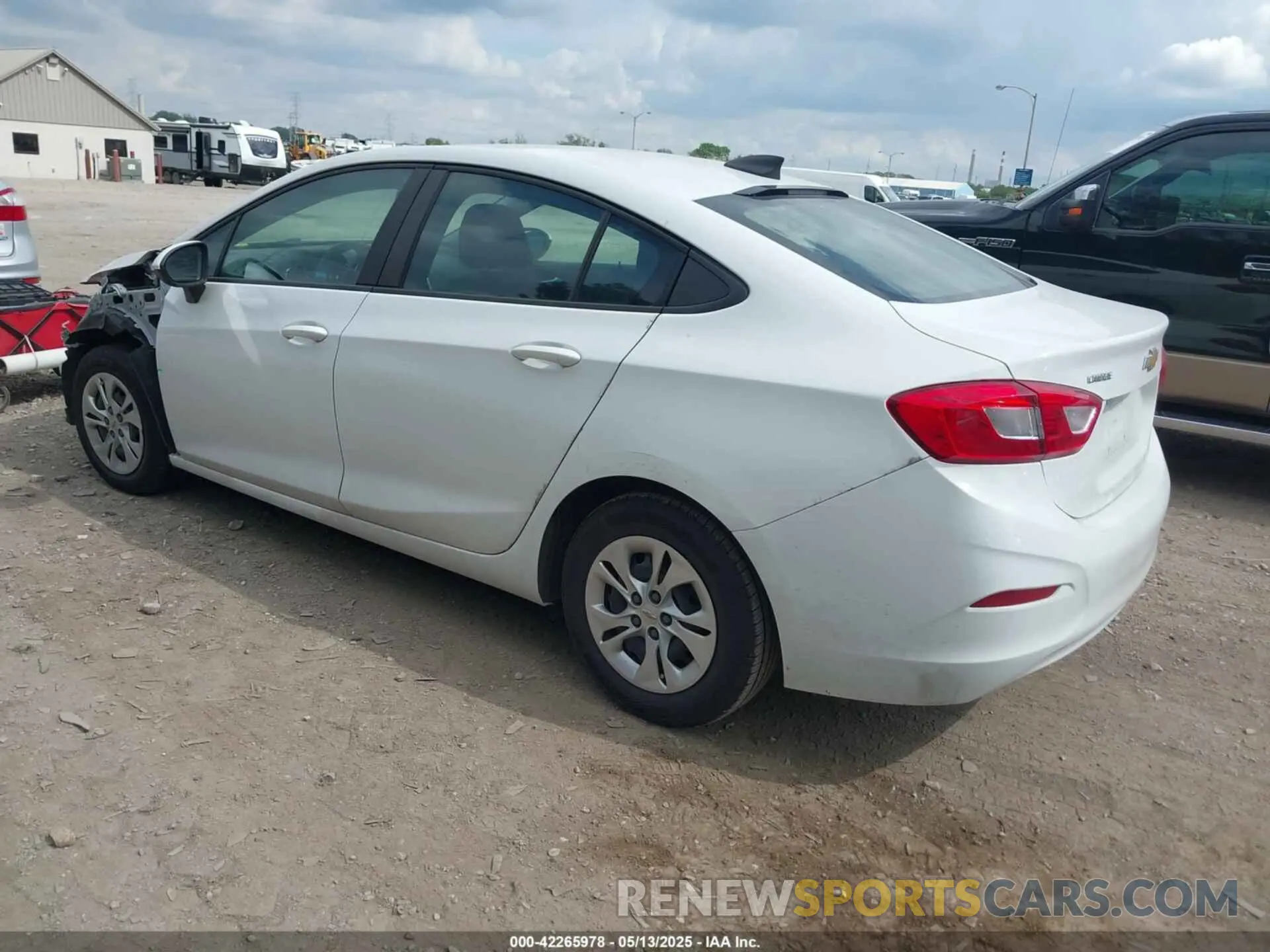 3 fotografías del automóvil dañado 1G1BC5SM6K7127626 CHEVROLET CRUZE 2019