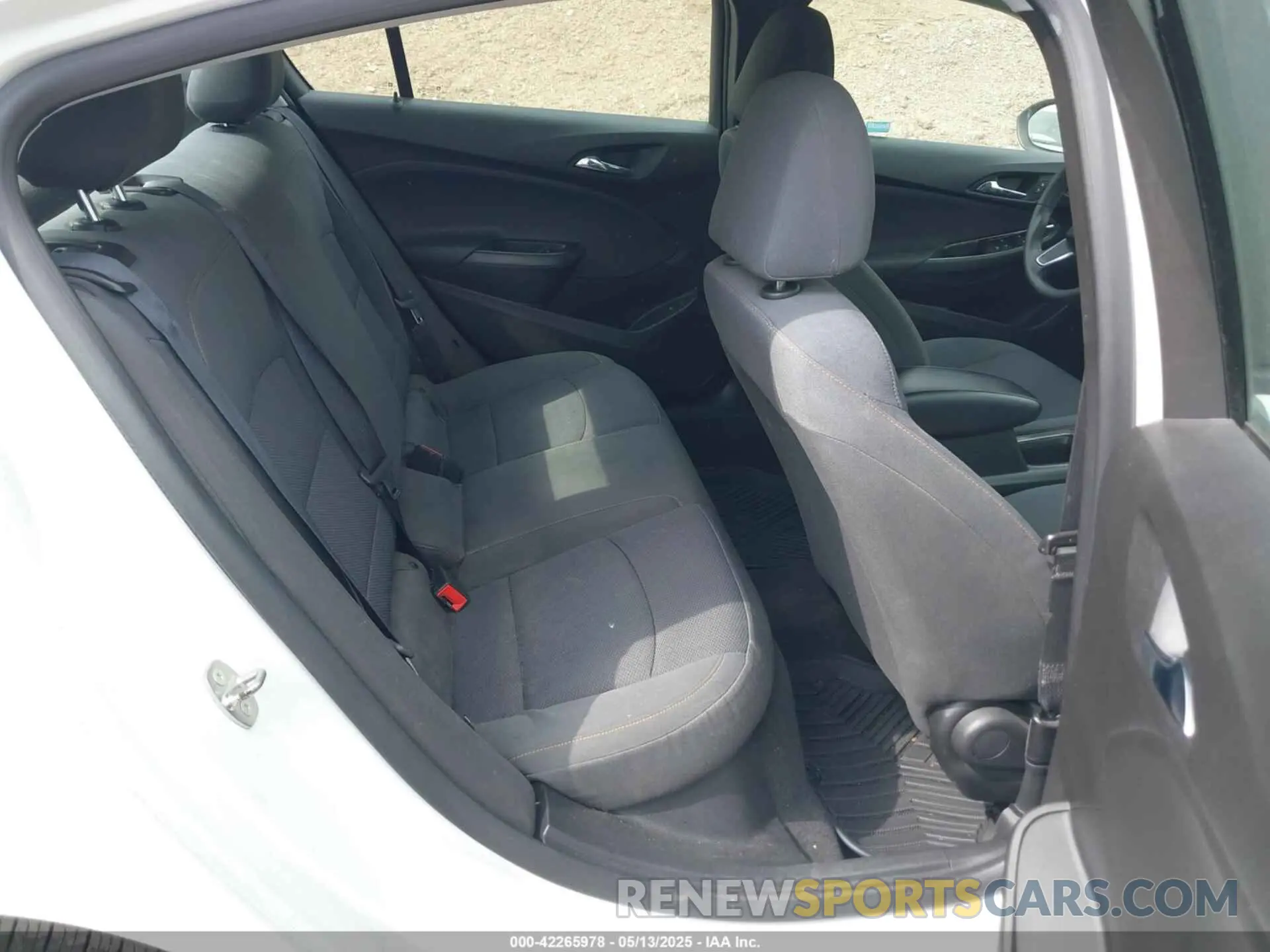 8 fotografías del automóvil dañado 1G1BC5SM6K7127626 CHEVROLET CRUZE 2019