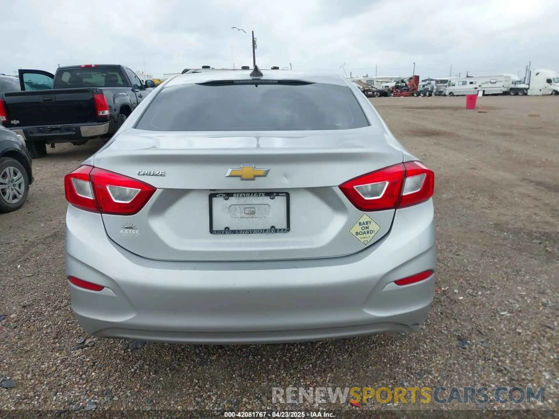 16 fotografías del automóvil dañado 1G1BC5SM6K7149092 CHEVROLET CRUZE 2019