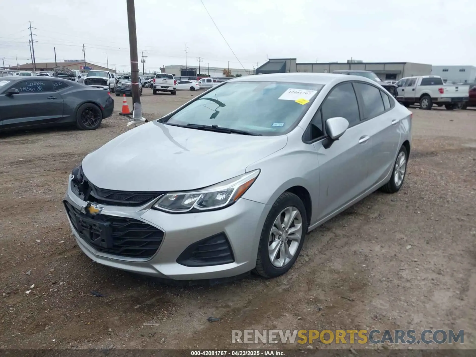 2 fotografías del automóvil dañado 1G1BC5SM6K7149092 CHEVROLET CRUZE 2019
