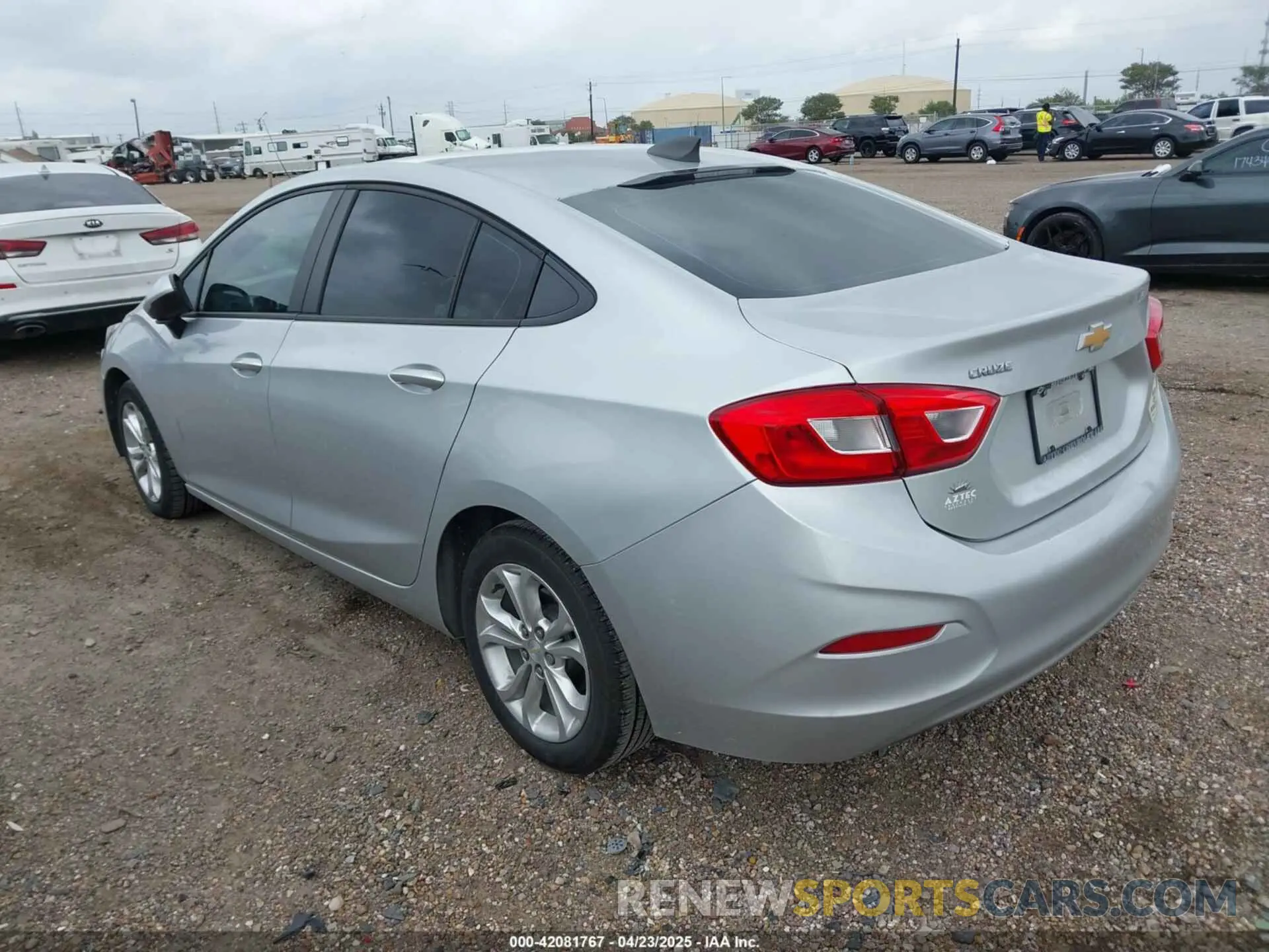 3 fotografías del automóvil dañado 1G1BC5SM6K7149092 CHEVROLET CRUZE 2019
