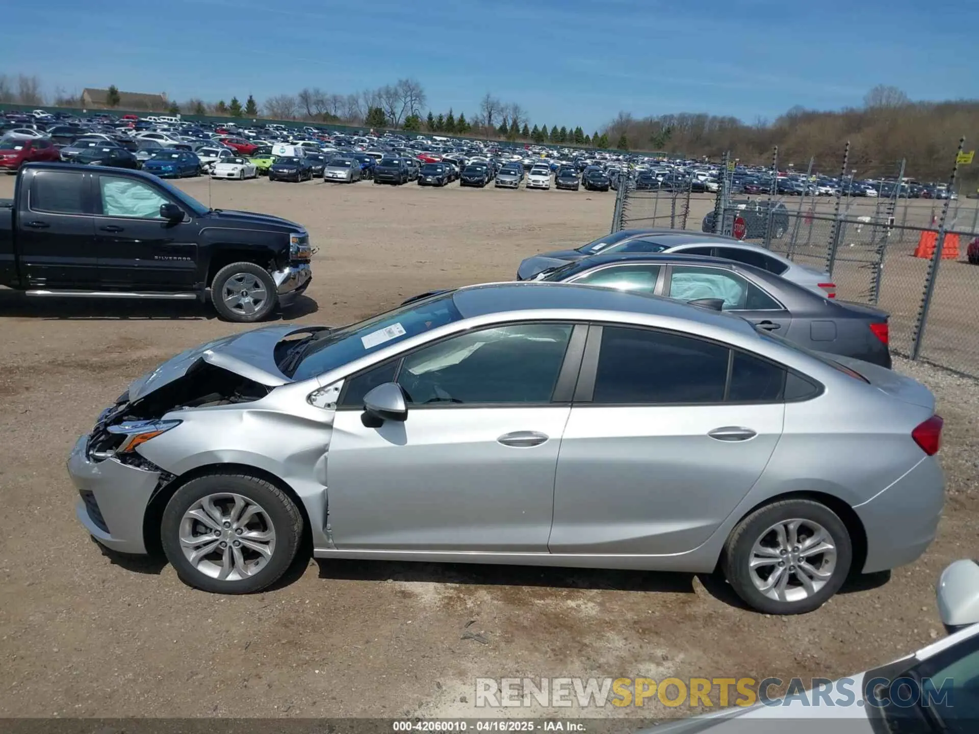 14 fotografías del automóvil dañado 1G1BC5SM7K7135668 CHEVROLET CRUZE 2019