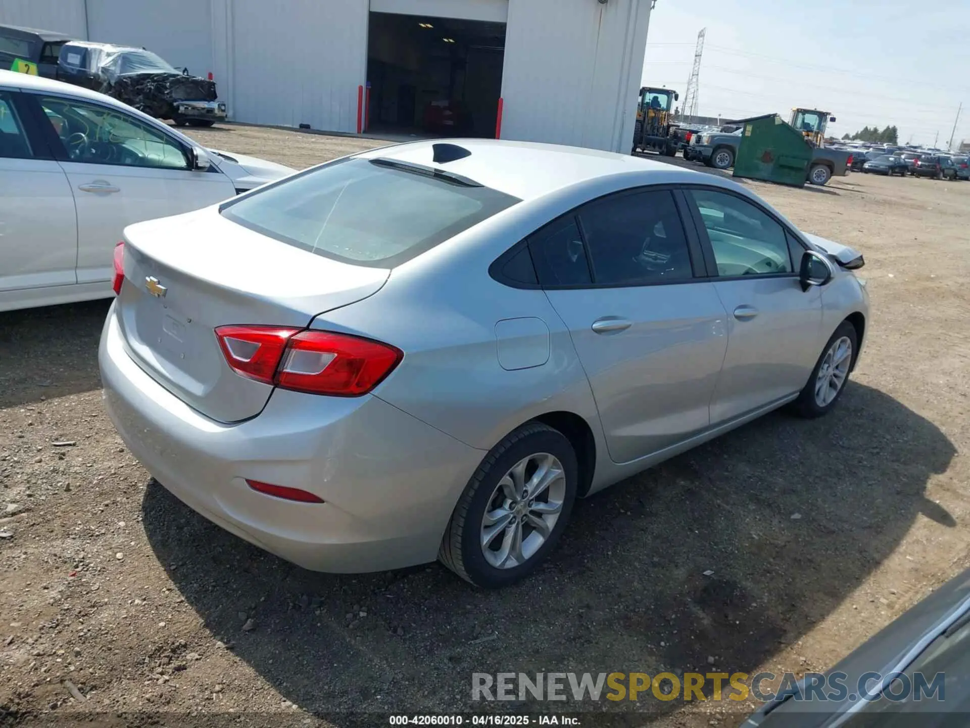 4 fotografías del automóvil dañado 1G1BC5SM7K7135668 CHEVROLET CRUZE 2019