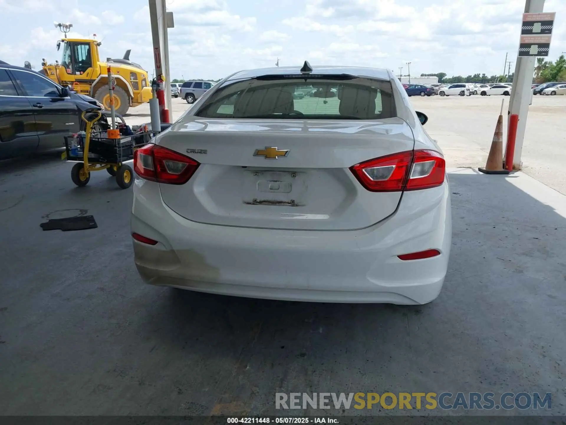 16 fotografías del automóvil dañado 1G1BC5SM7K7151417 CHEVROLET CRUZE 2019