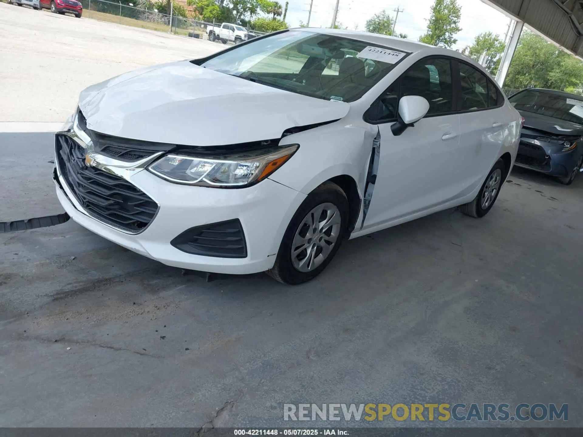 2 fotografías del automóvil dañado 1G1BC5SM7K7151417 CHEVROLET CRUZE 2019