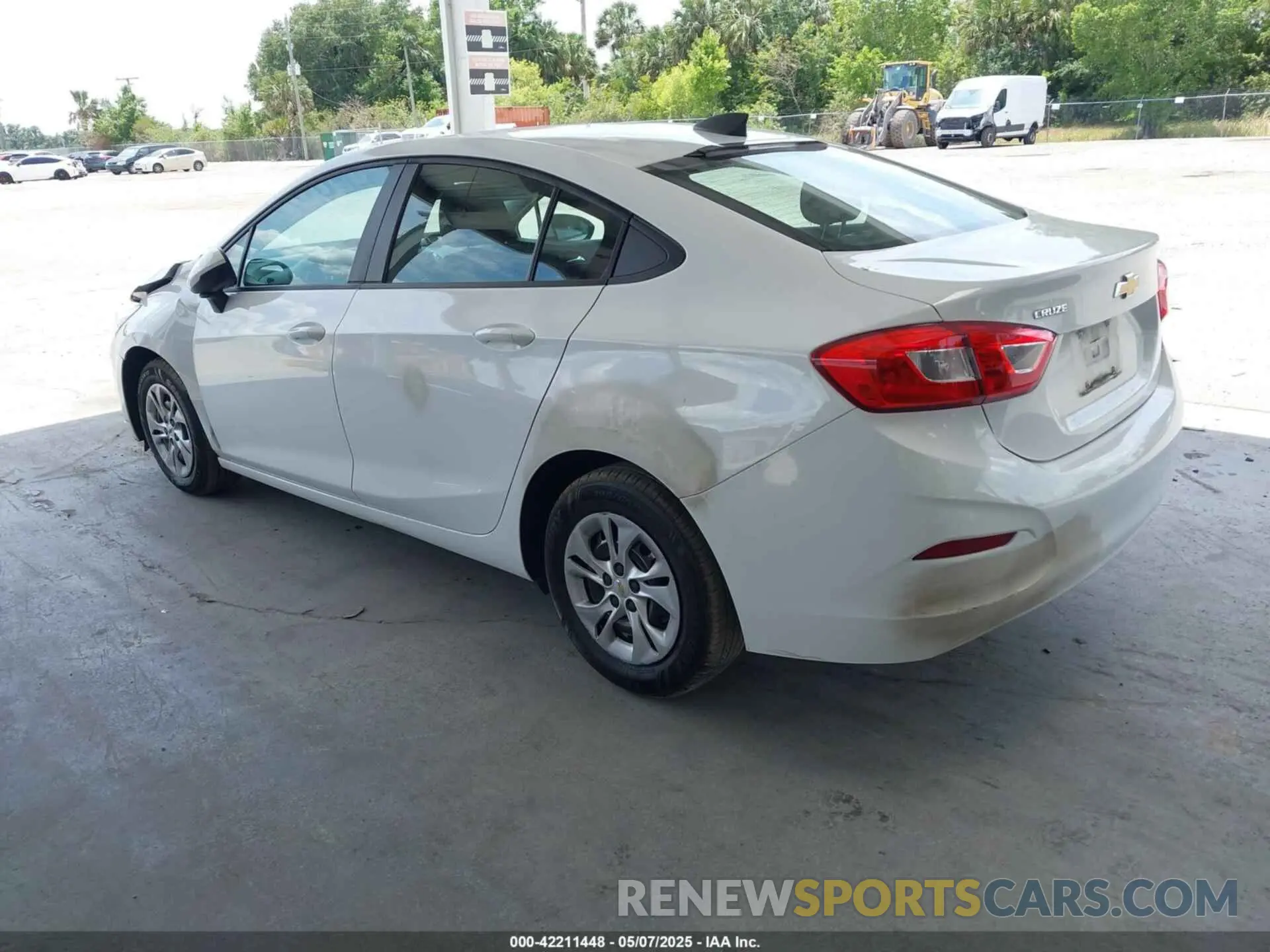 3 fotografías del automóvil dañado 1G1BC5SM7K7151417 CHEVROLET CRUZE 2019