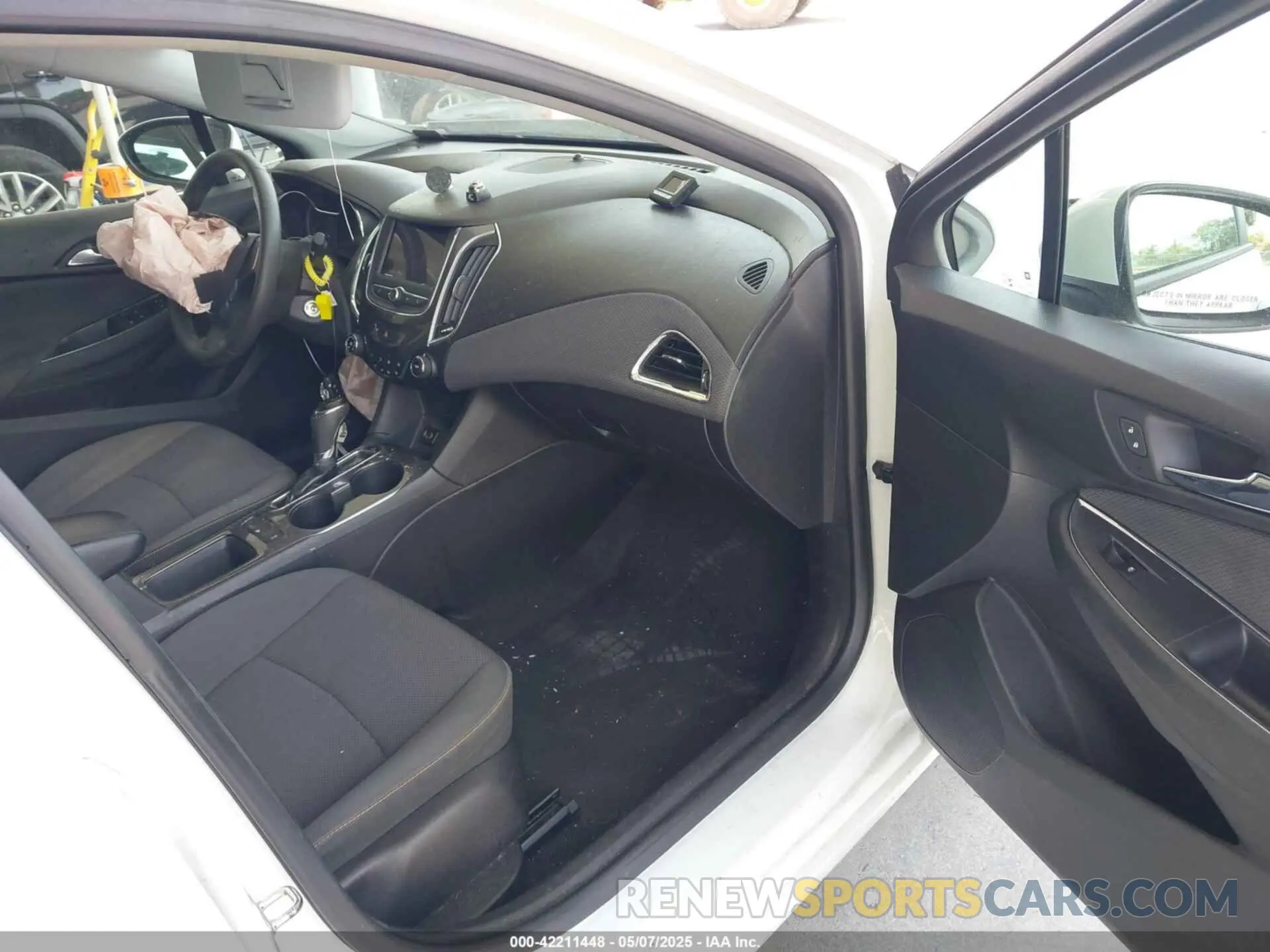 5 fotografías del automóvil dañado 1G1BC5SM7K7151417 CHEVROLET CRUZE 2019