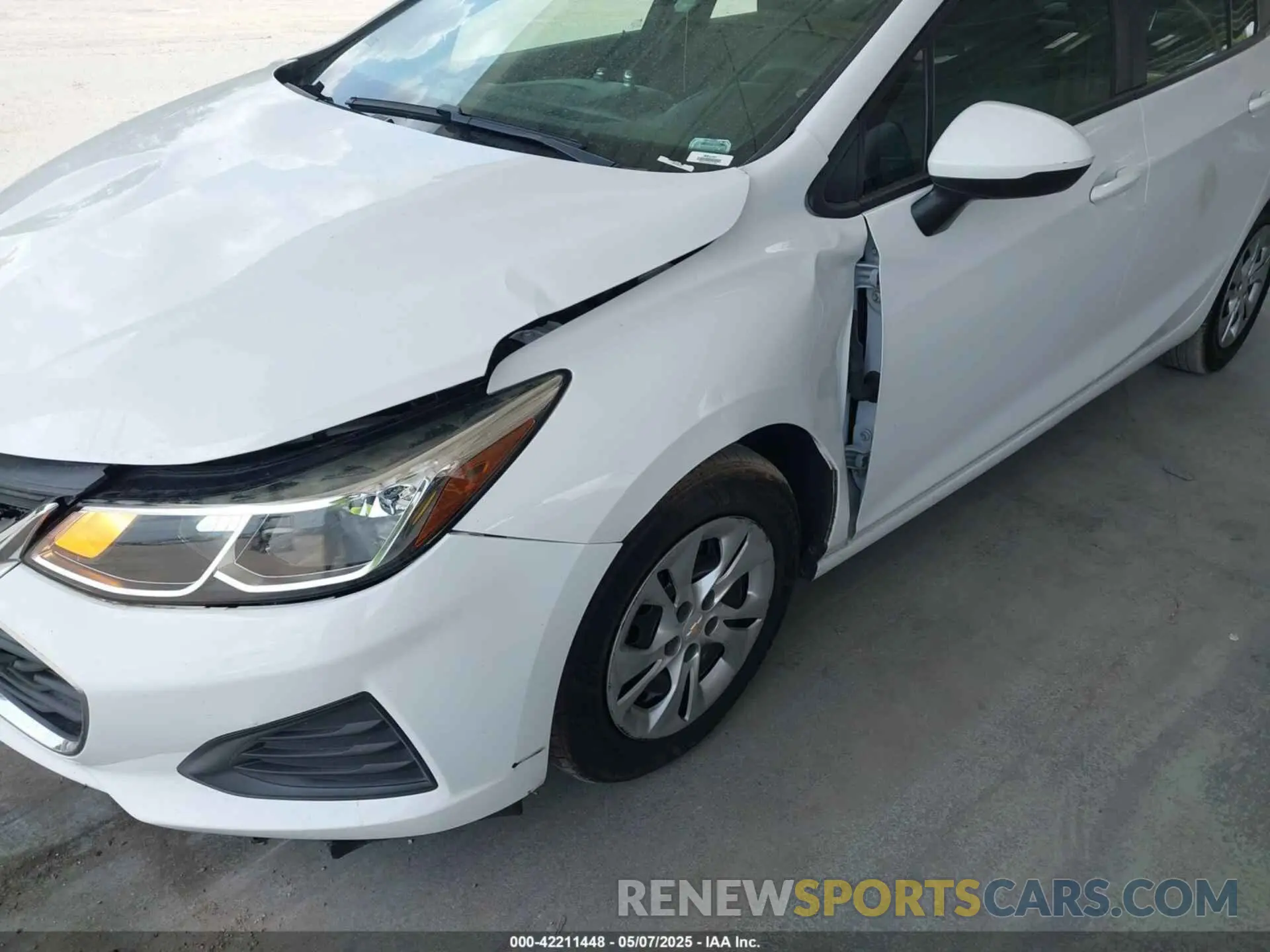 6 fotografías del automóvil dañado 1G1BC5SM7K7151417 CHEVROLET CRUZE 2019