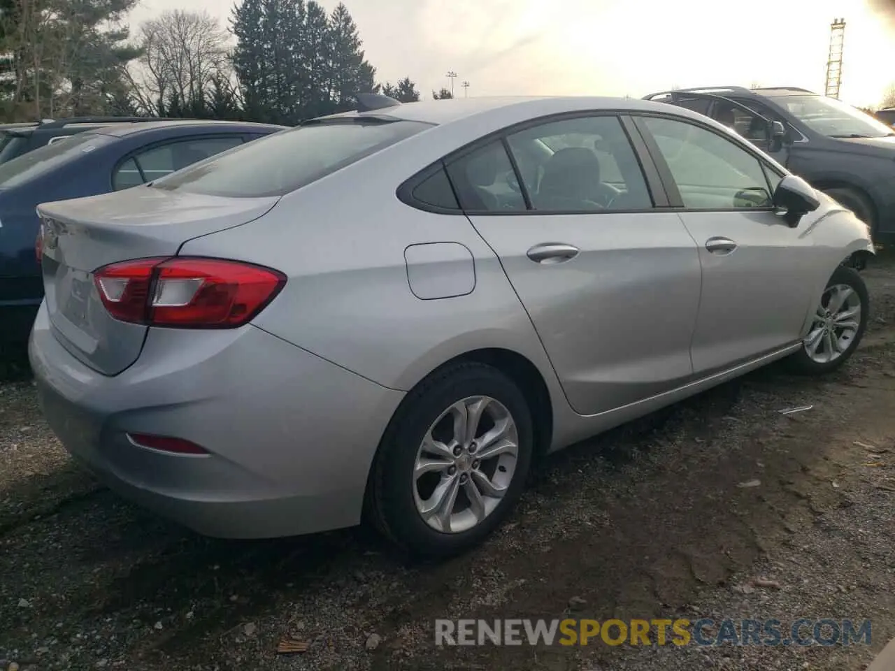 3 fotografías del automóvil dañado 1G1BC5SM8K7133301 CHEVROLET CRUZE 2019