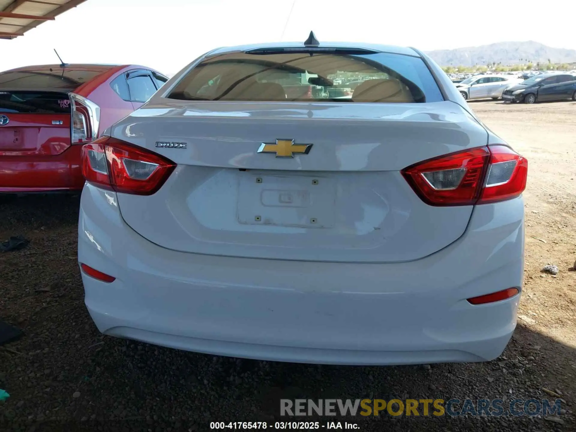 16 fotografías del automóvil dañado 1G1BC5SM8K7147845 CHEVROLET CRUZE 2019