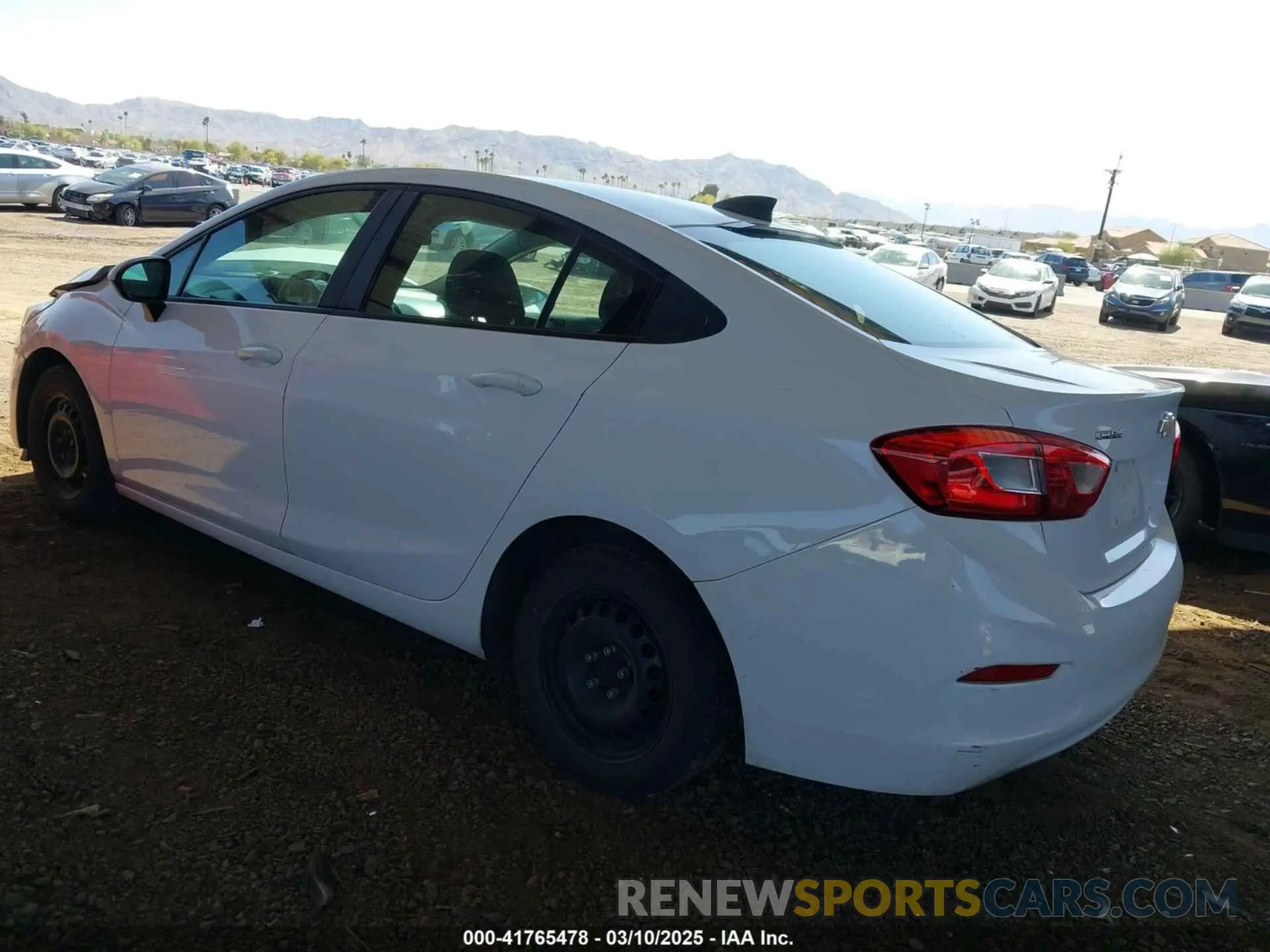 3 fotografías del automóvil dañado 1G1BC5SM8K7147845 CHEVROLET CRUZE 2019