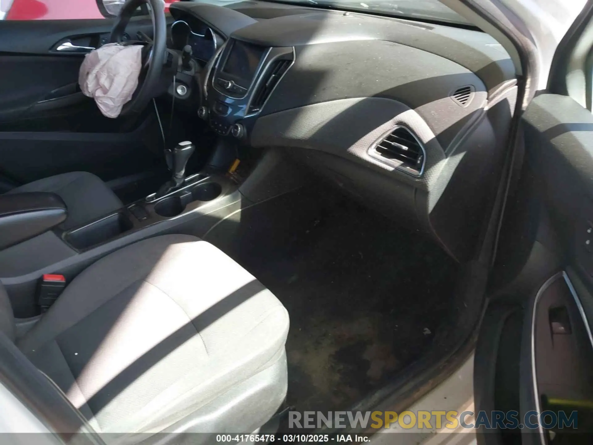 5 fotografías del automóvil dañado 1G1BC5SM8K7147845 CHEVROLET CRUZE 2019
