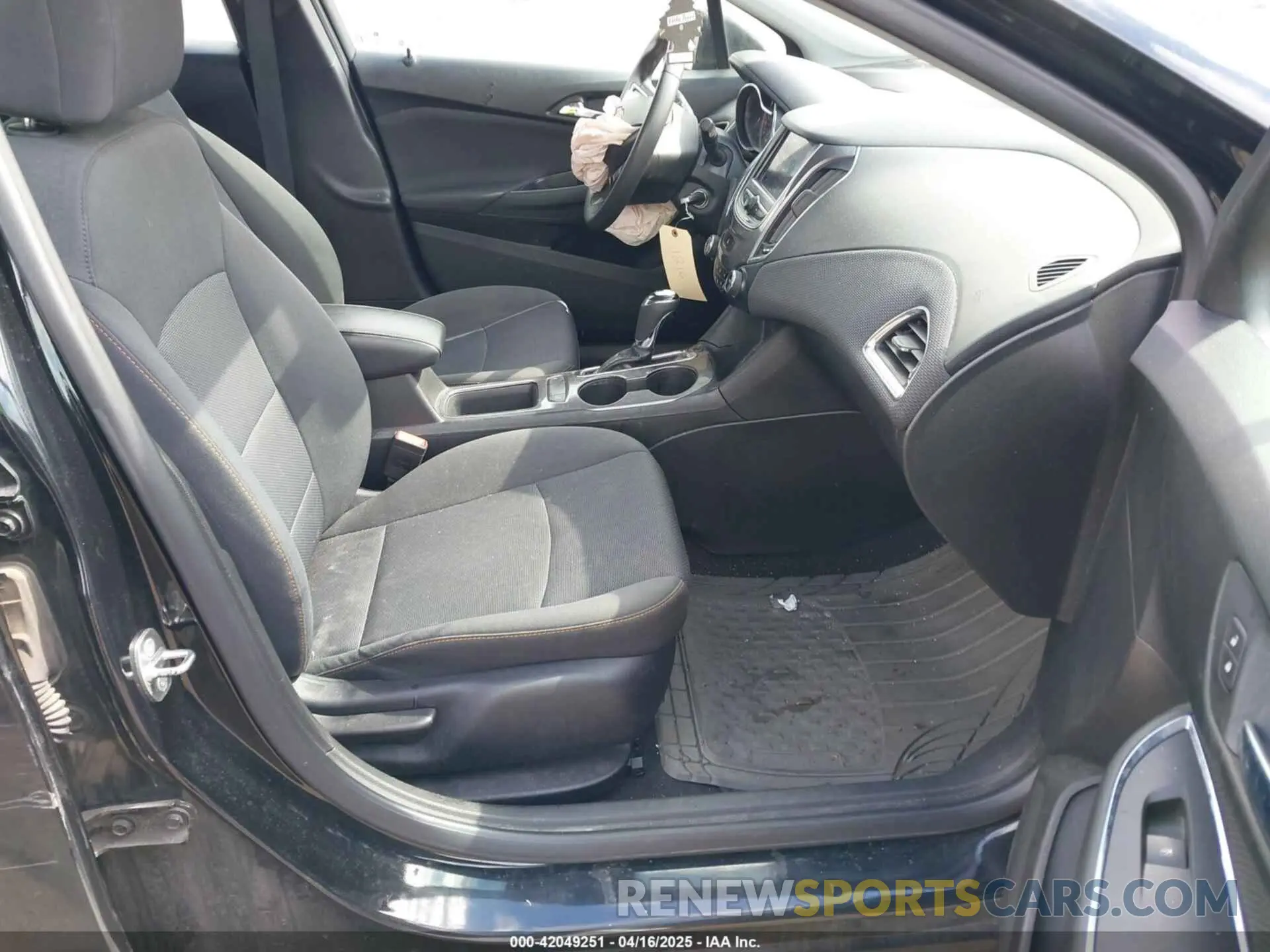 5 fotografías del automóvil dañado 1G1BC5SM8K7151216 CHEVROLET CRUZE 2019
