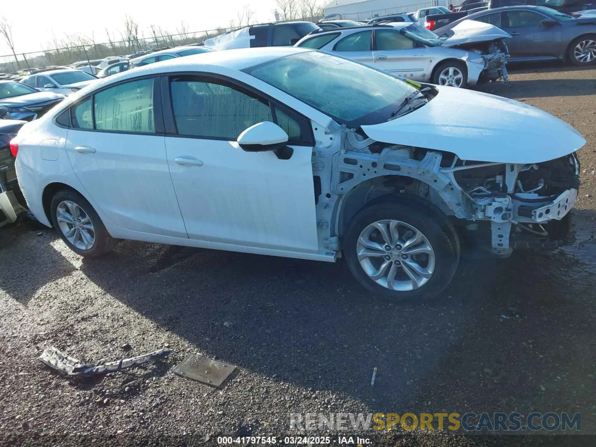 14 fotografías del automóvil dañado 1G1BC5SM9K7134778 CHEVROLET CRUZE 2019