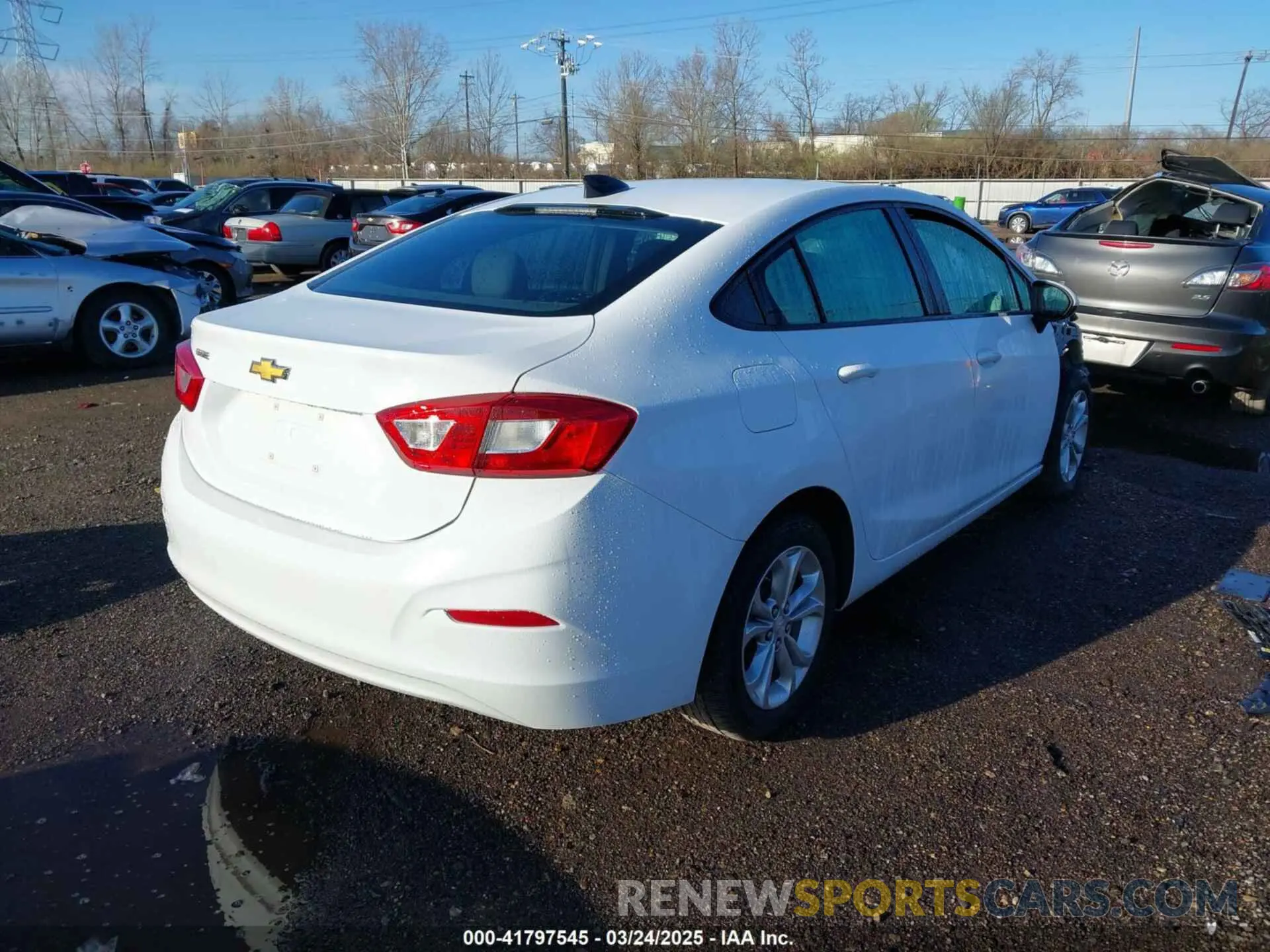 4 fotografías del automóvil dañado 1G1BC5SM9K7134778 CHEVROLET CRUZE 2019