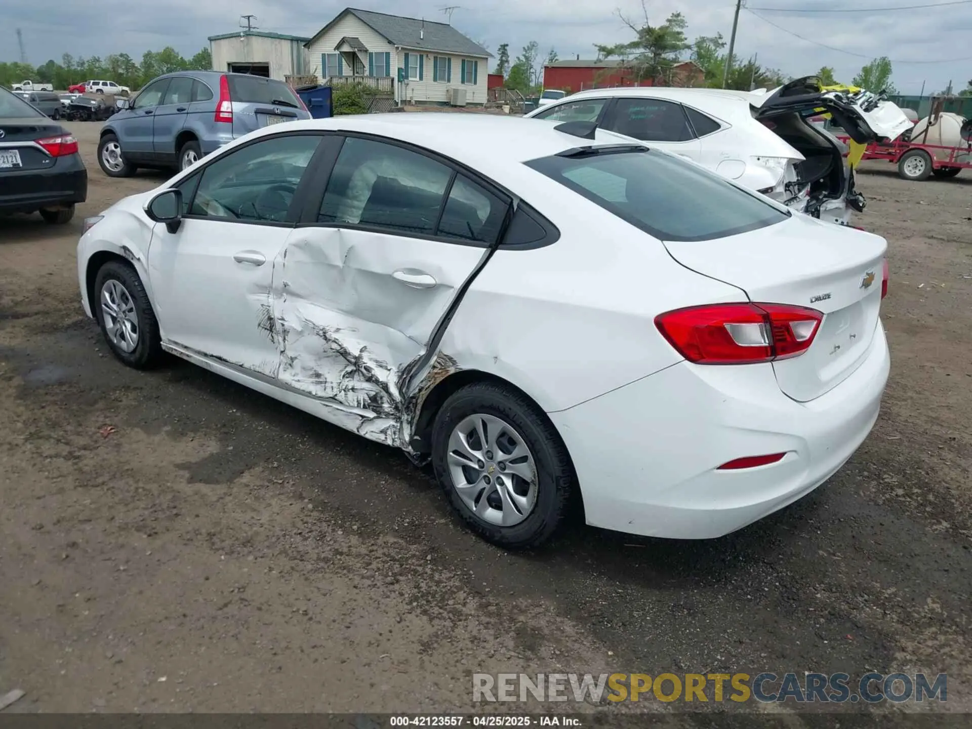 3 fotografías del automóvil dañado 1G1BC5SM9K7135736 CHEVROLET CRUZE 2019
