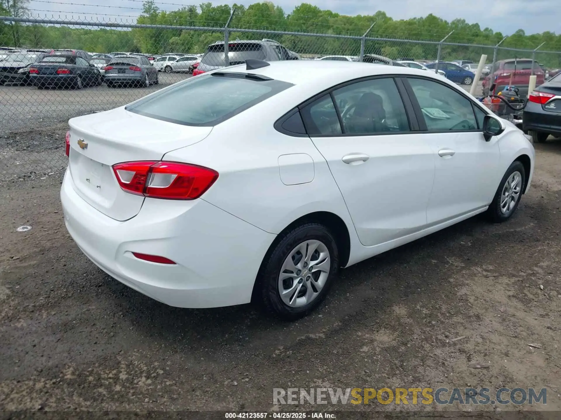 4 fotografías del automóvil dañado 1G1BC5SM9K7135736 CHEVROLET CRUZE 2019