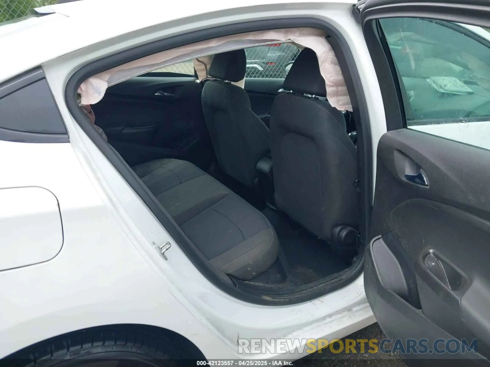 8 fotografías del automóvil dañado 1G1BC5SM9K7135736 CHEVROLET CRUZE 2019