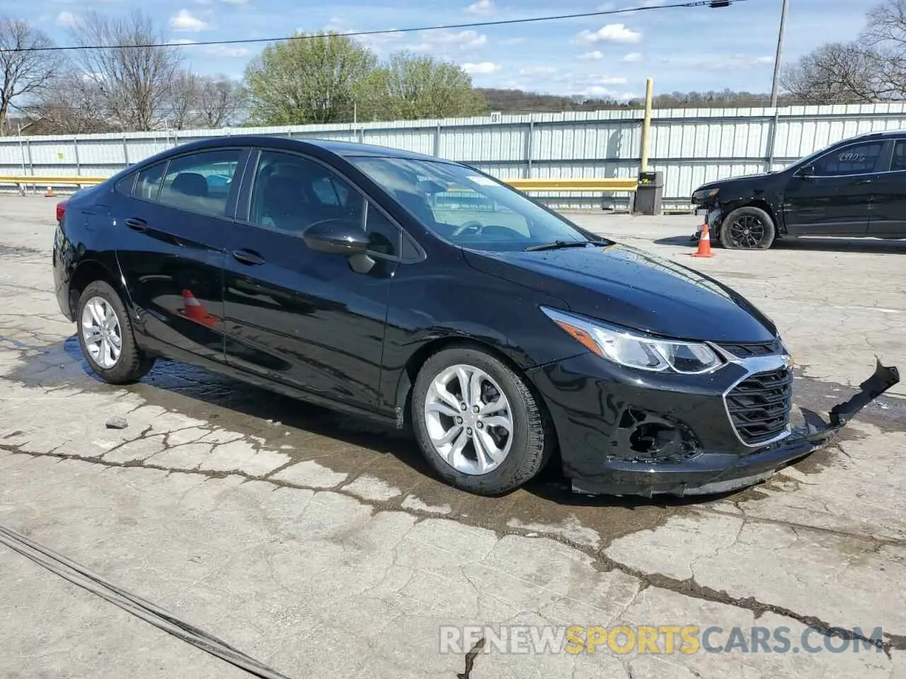 4 fotografías del automóvil dañado 1G1BC5SM9K7149541 CHEVROLET CRUZE 2019
