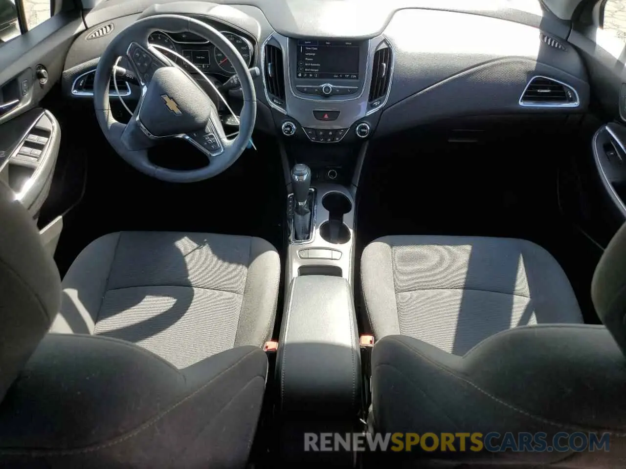 8 fotografías del automóvil dañado 1G1BC5SM9K7149541 CHEVROLET CRUZE 2019