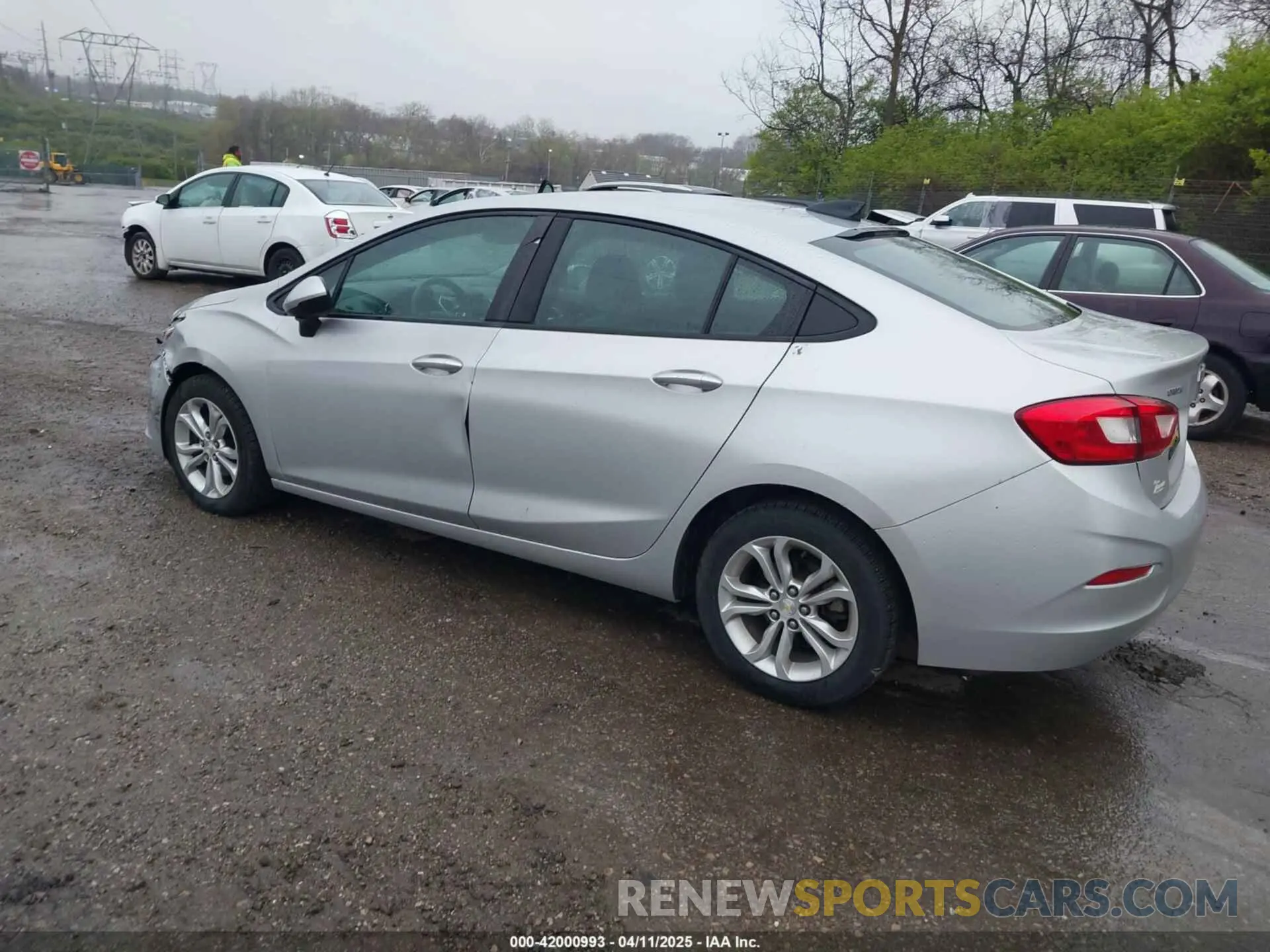 3 fotografías del automóvil dañado 1G1BC5SMXK7135096 CHEVROLET CRUZE 2019