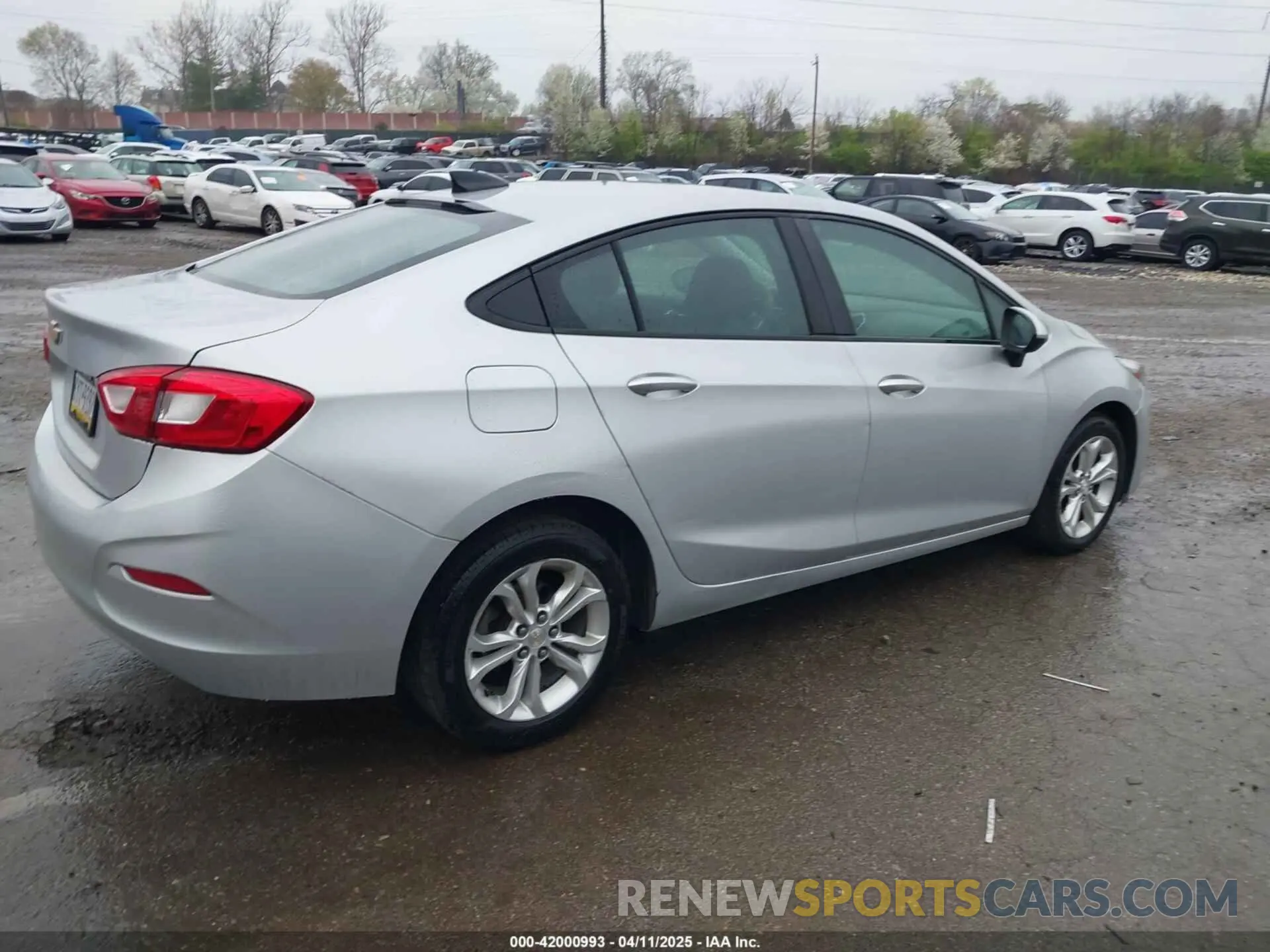 4 fotografías del automóvil dañado 1G1BC5SMXK7135096 CHEVROLET CRUZE 2019