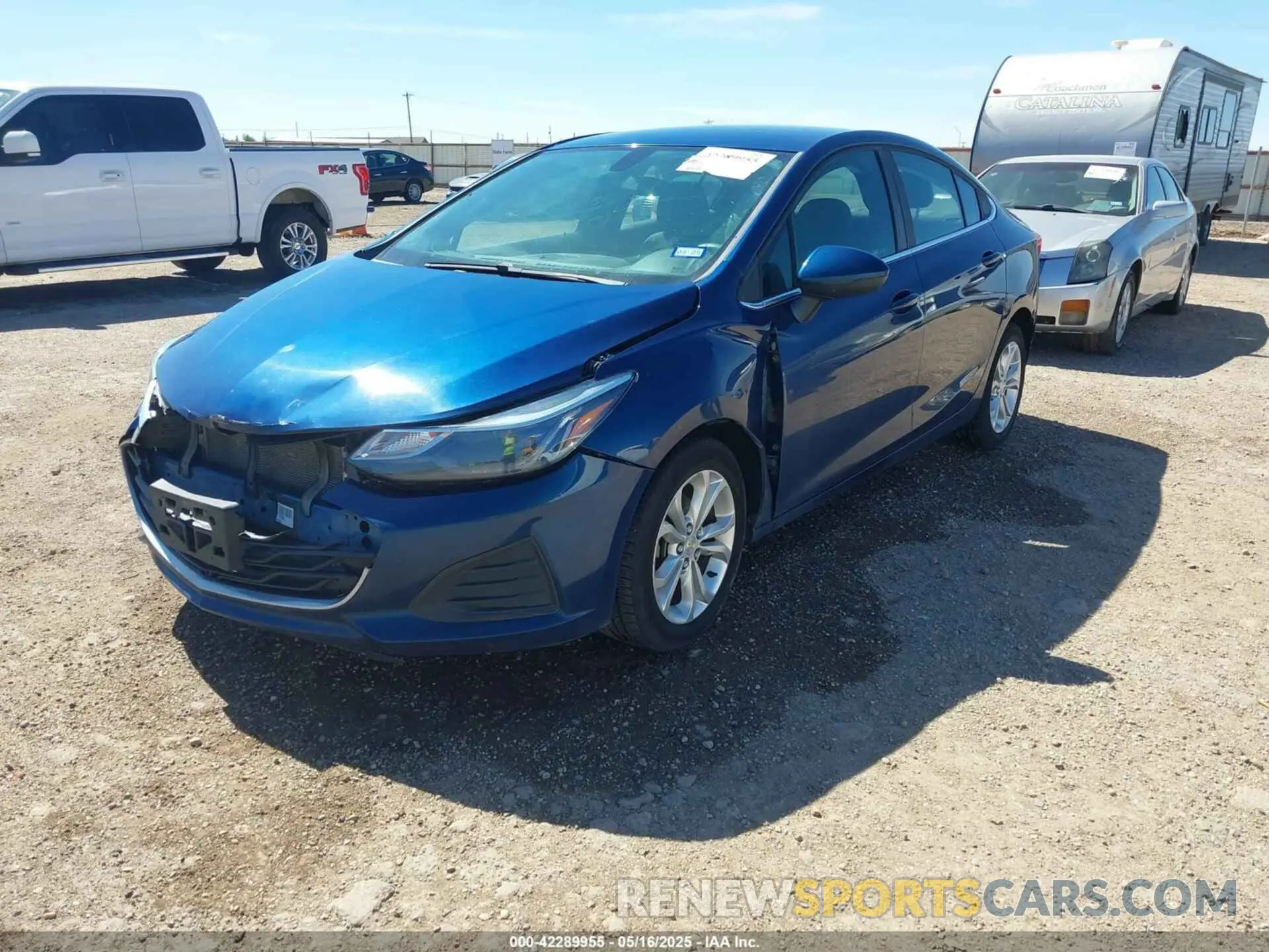 2 fotografías del automóvil dañado 1G1BE5SM0K7114963 CHEVROLET CRUZE 2019
