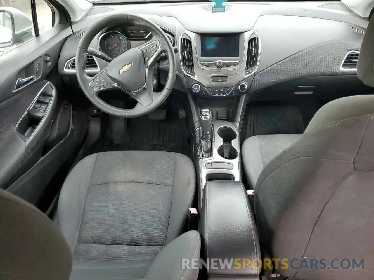 8 fotografías del automóvil dañado 1G1BE5SM0K7117359 CHEVROLET CRUZE 2019