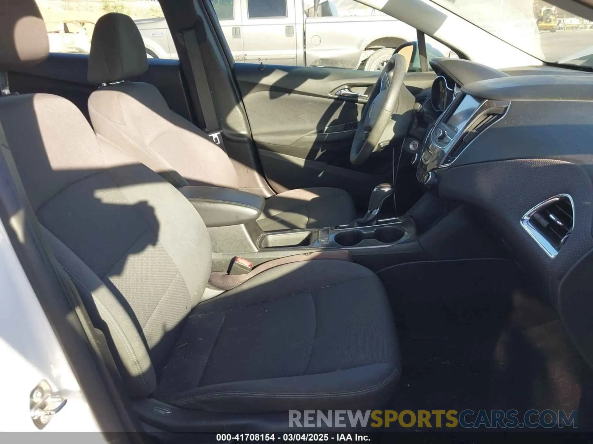 5 fotografías del automóvil dañado 1G1BE5SM0K7121251 CHEVROLET CRUZE 2019