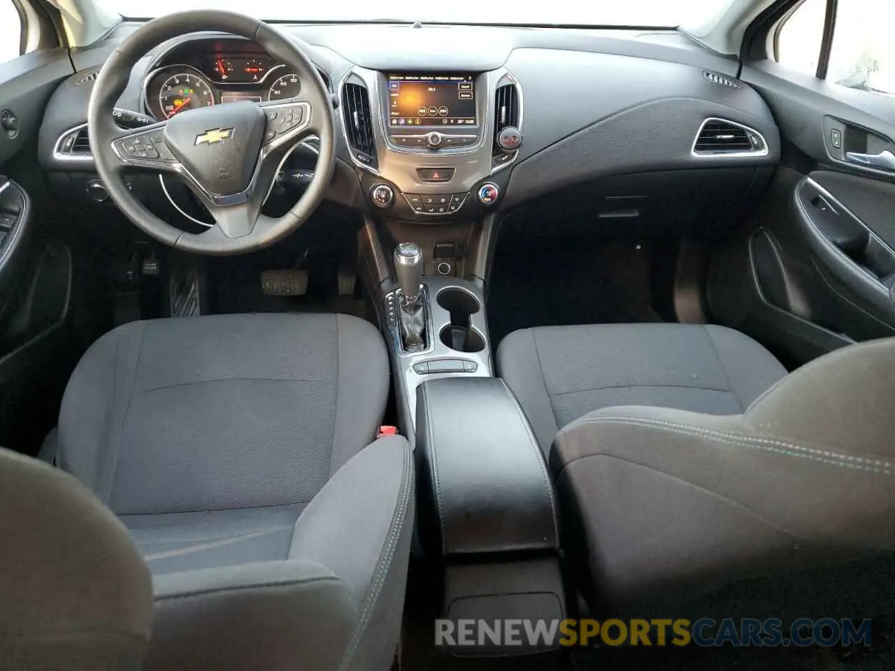 8 fotografías del automóvil dañado 1G1BE5SM0K7121296 CHEVROLET CRUZE 2019
