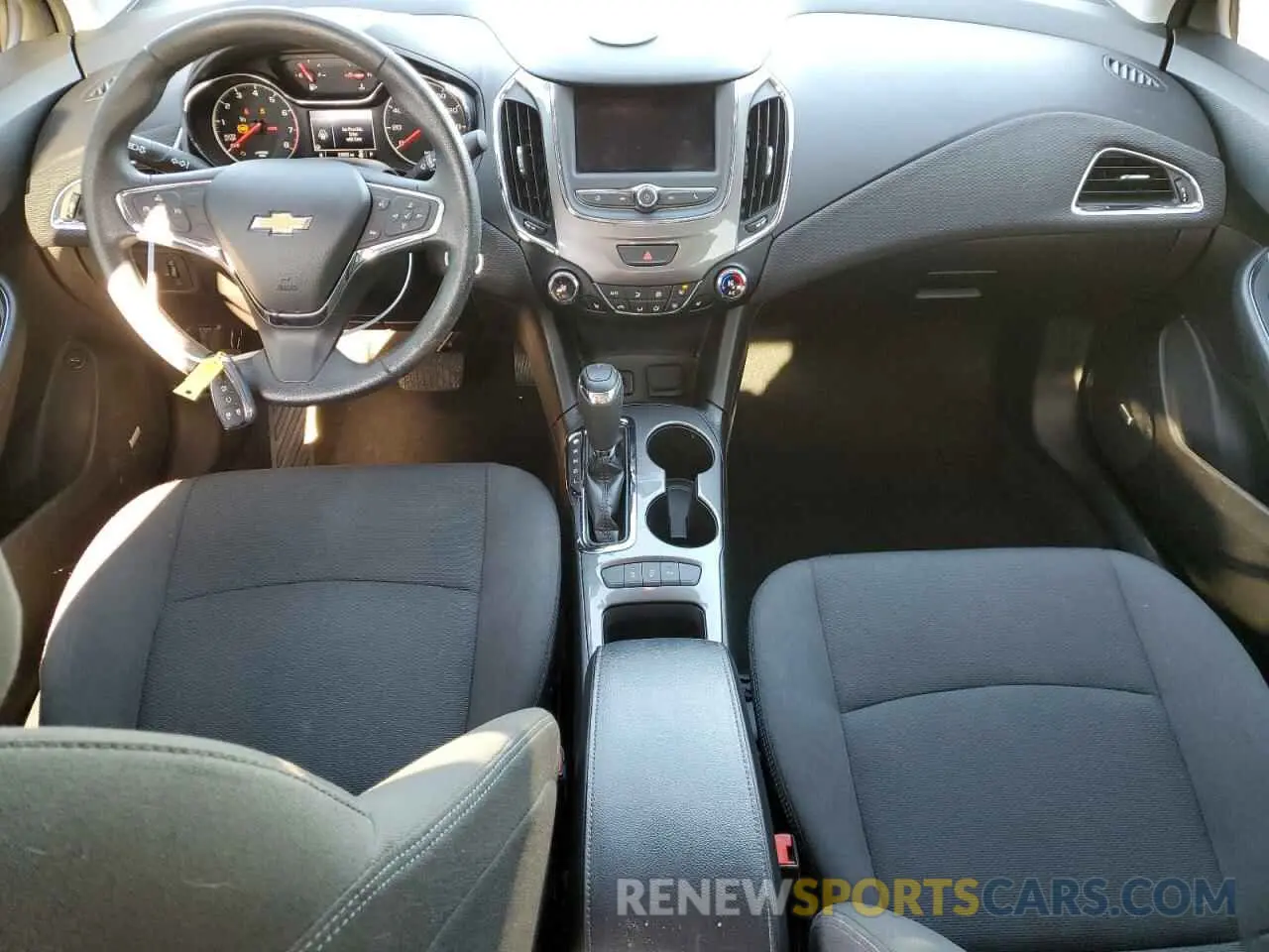 8 fotografías del automóvil dañado 1G1BE5SM1K7139788 CHEVROLET CRUZE 2019