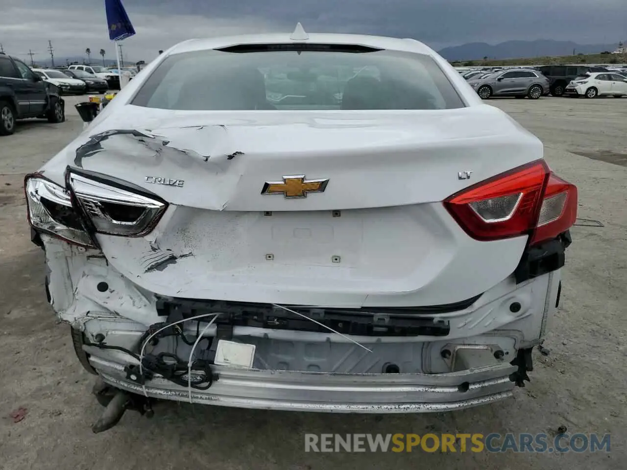 6 fotografías del automóvil dañado 1G1BE5SM1K7143582 CHEVROLET CRUZE 2019